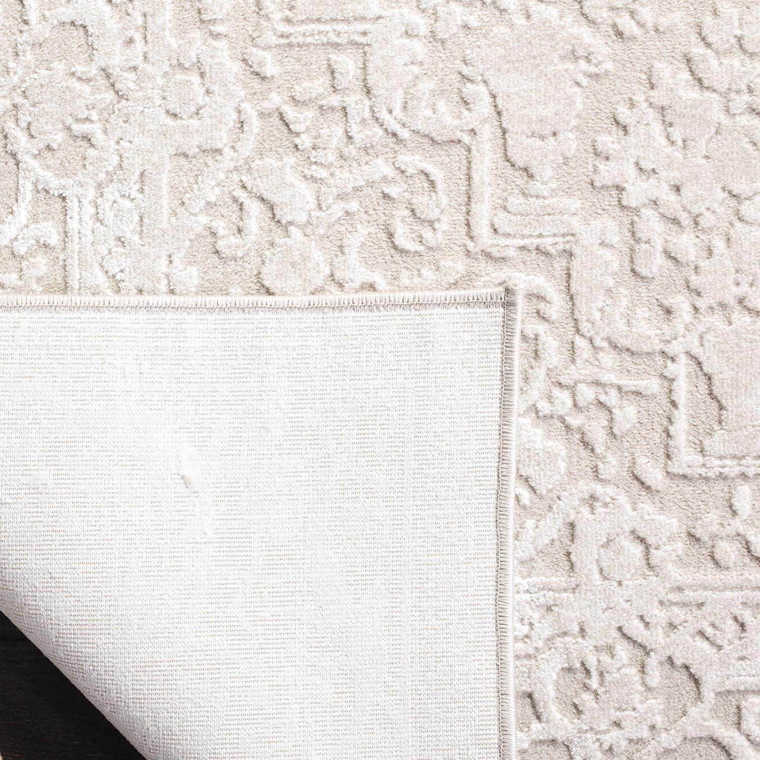 Vintage Distressed Area Rug 5’1″ x 7’6″ – Creme & Ivory, Non-Shedding