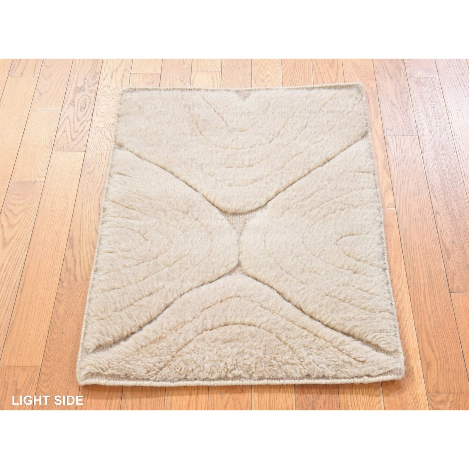 2’1″x2’10” Beige Moroccan Weave Shaggy and Soft Pile Hand Knotted Wool Mat Rug