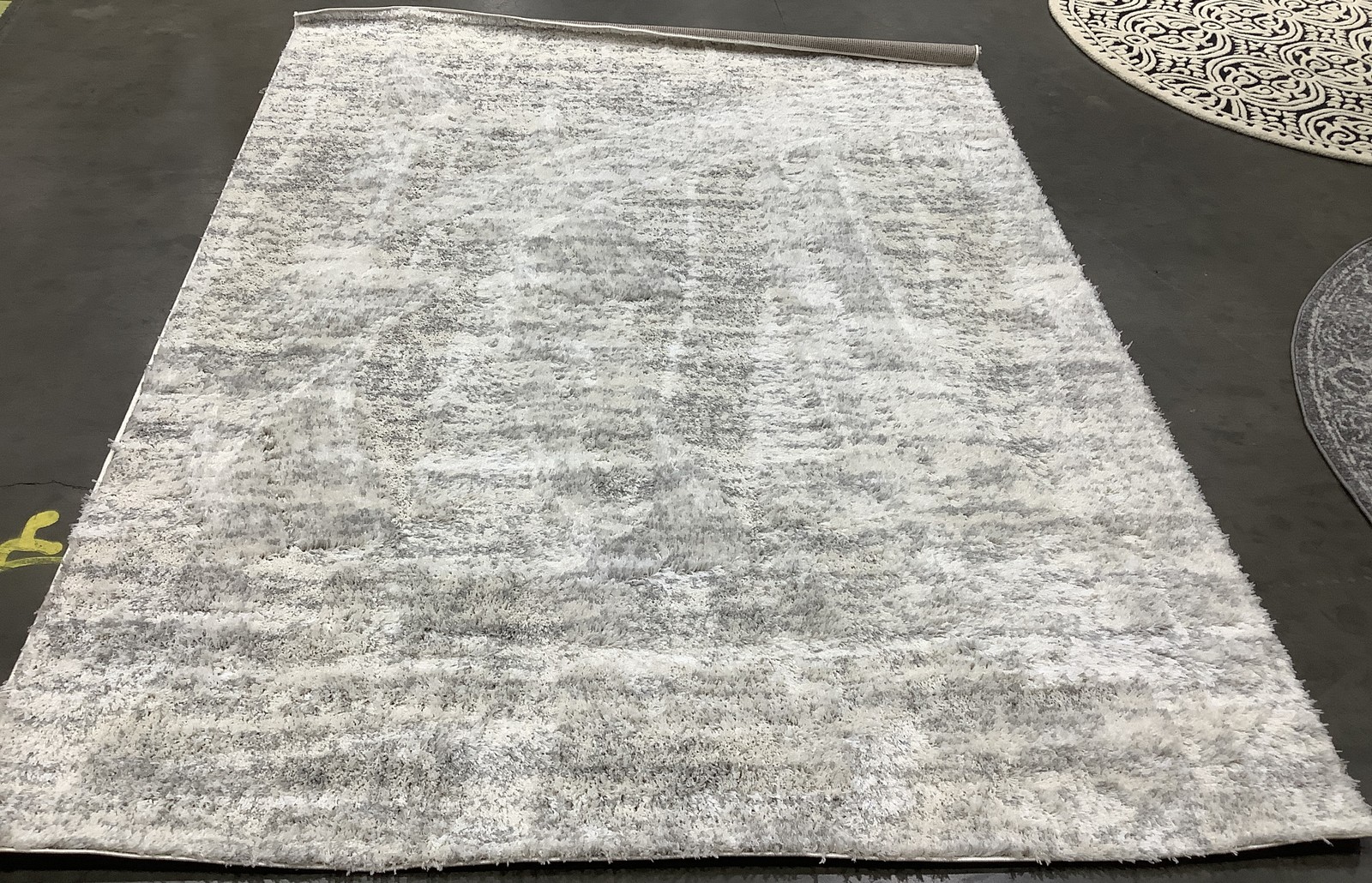 IVORY / LT GREY 6′-7″ x 9′-0″ Back Stain Rug, Reduced Price 1172683334 BER563F-7