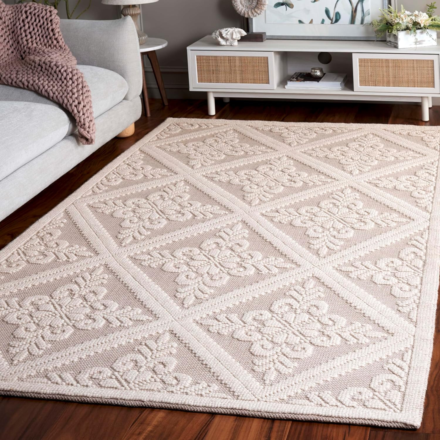 Handmade Ivory Wool Area Rug 5′ x 8′ – Perfect for High Traffic Spaces