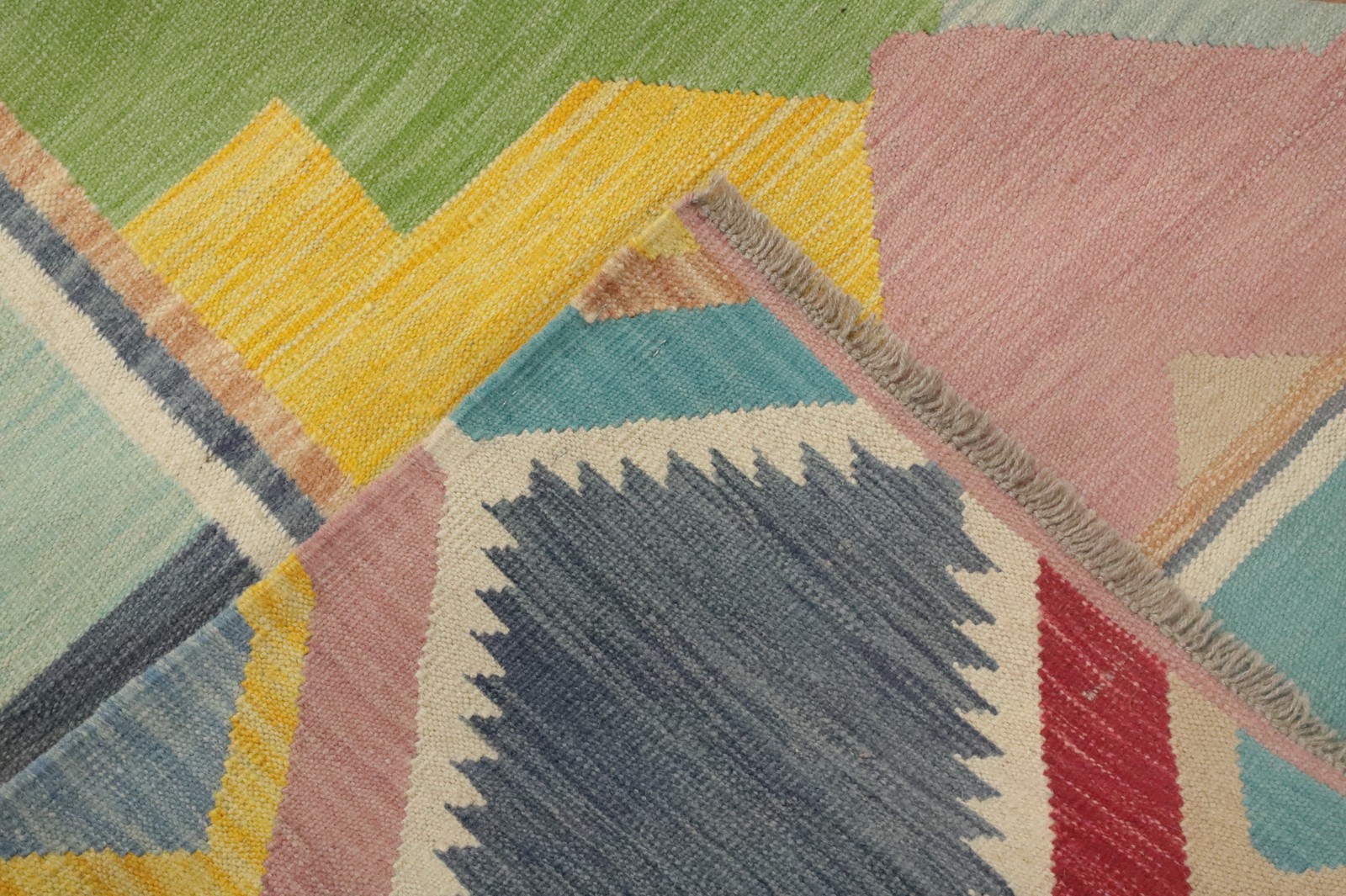 Vibrant Flat-weave Large Kilim Rug 10×13 Bringing Brightness to Any Room