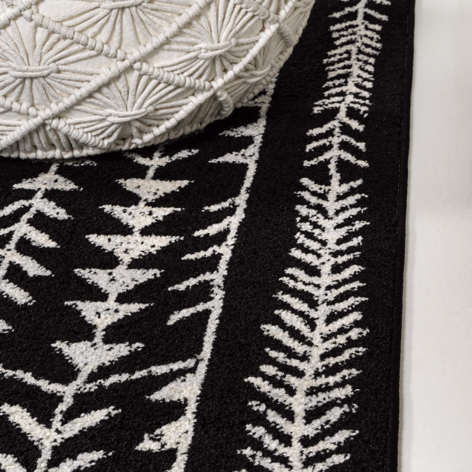 Black Cream Tribal Rug 4×6 Low Pile Synthetic Fiber Easy Care Modern Design