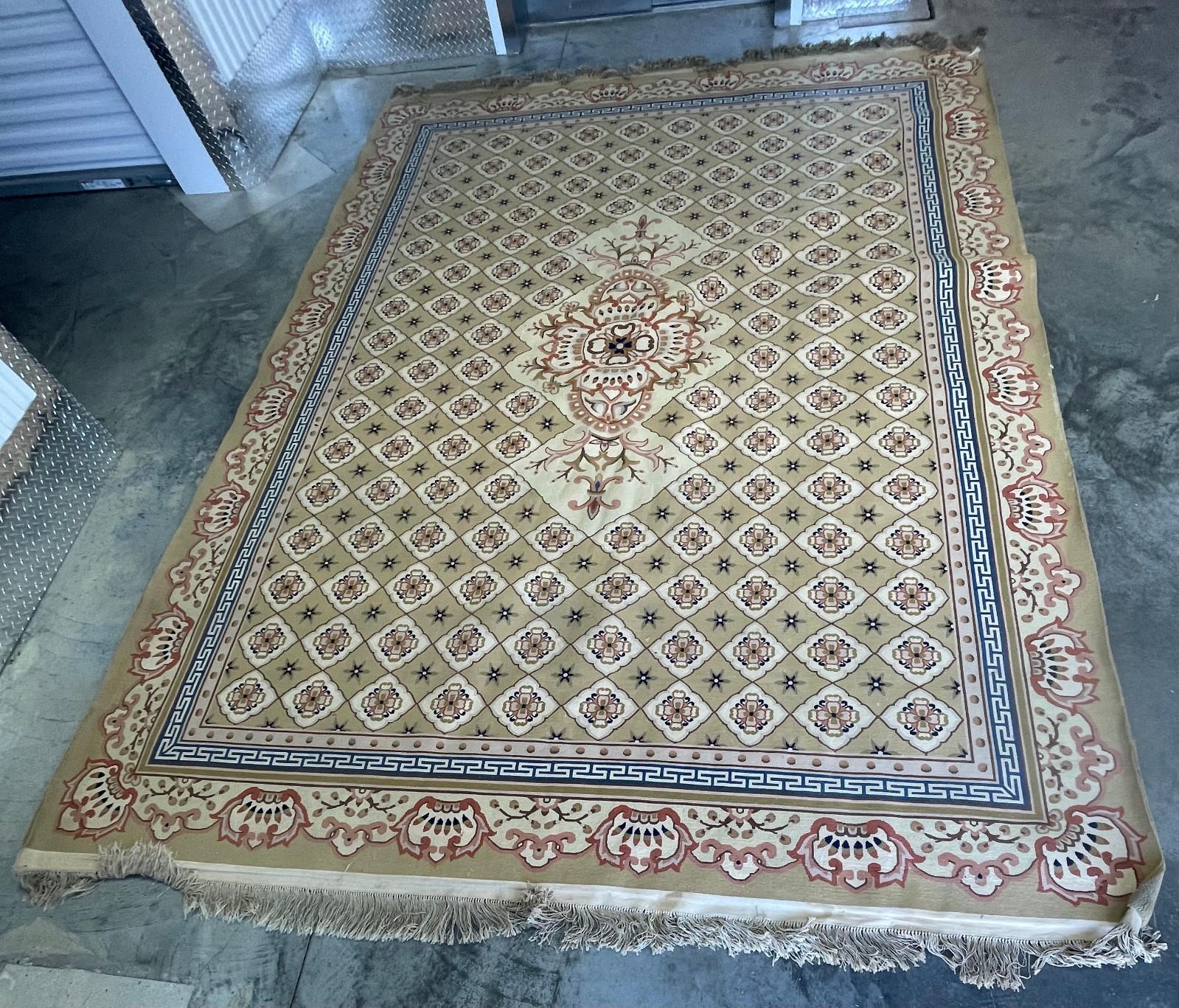 Large Oriental 100 % Wool Chinese Rug 12 Ft. x 9 Ft./ Very Good Condition