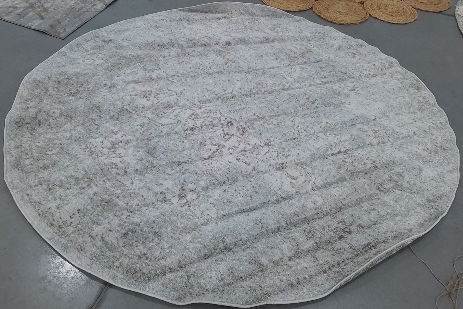 IVORY / TAUPE 6′-7″ x 6′-7″ Back Stain Rug, Reduced Price 1172808163 EVK256E-7R
