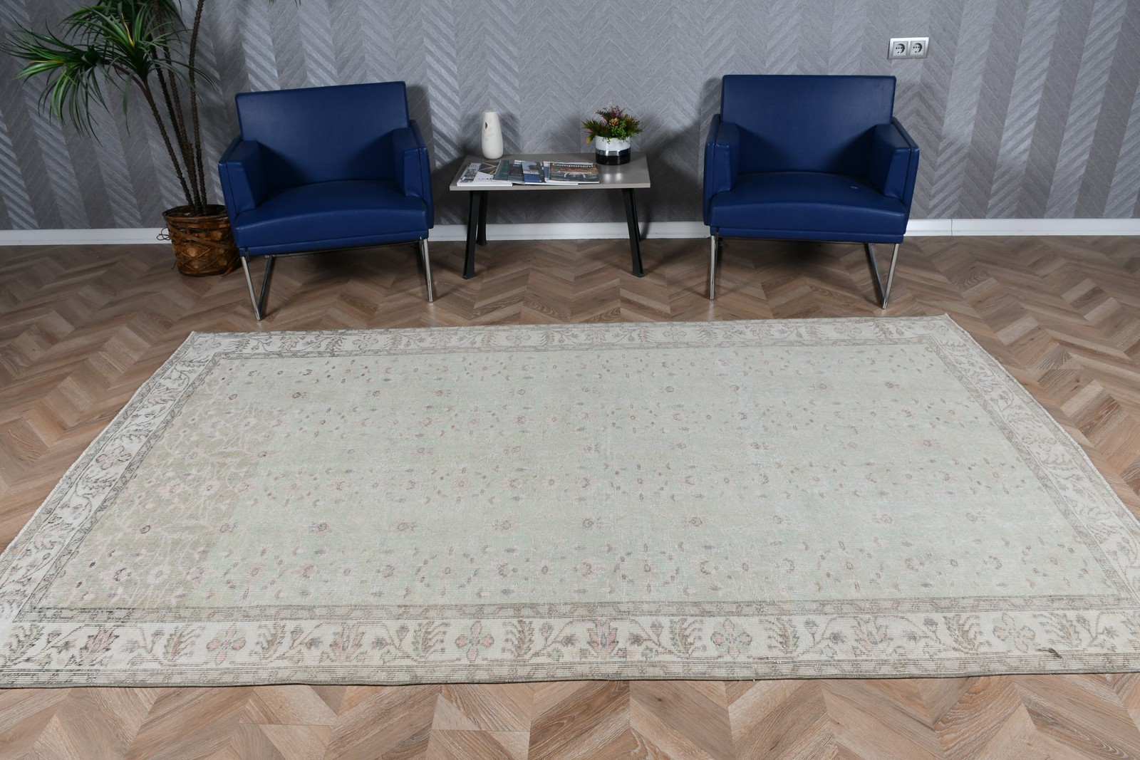 Vintage Turkish Large Rug 5,6×9,4 ft, Gray Wool Rug