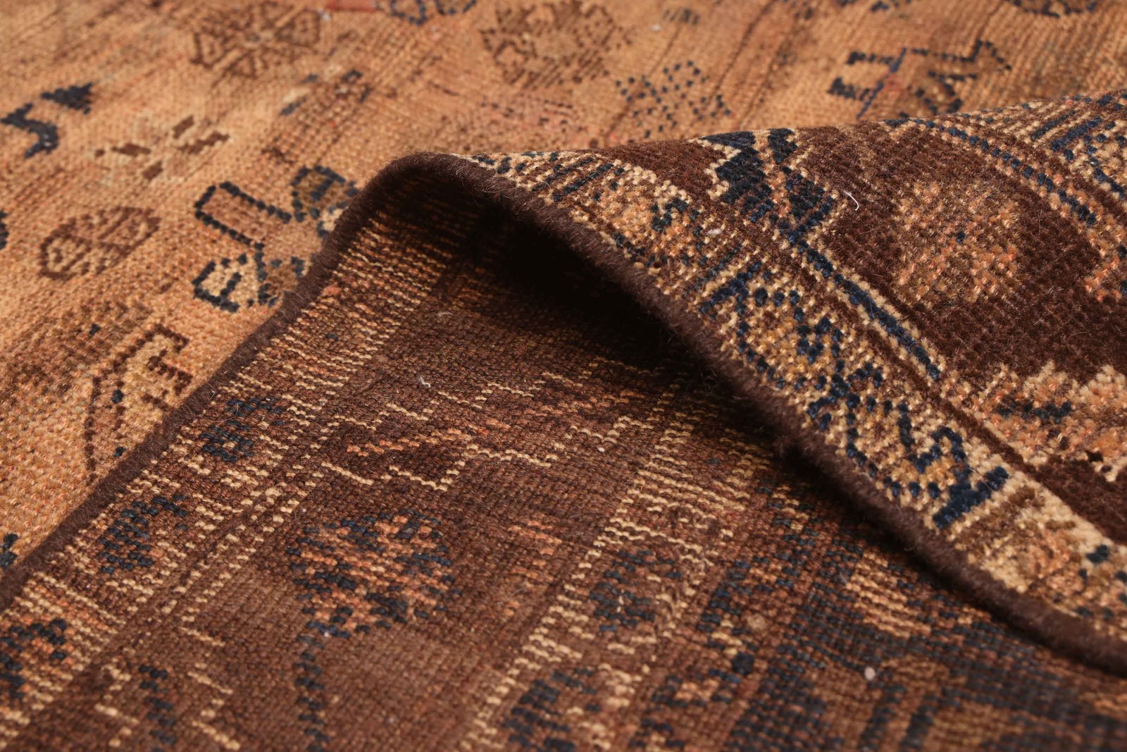 Vintage 6’8″ x 6’6″ Traditional Hand Knotted Vegetable Dye Wool Area Rug