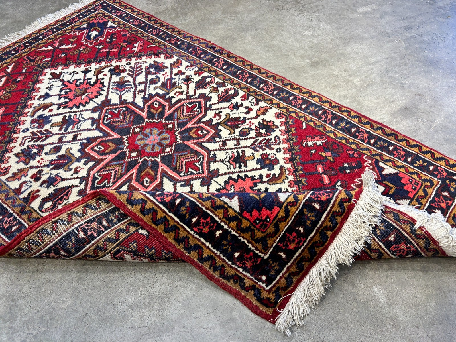 3’1″x5′ Hand-Knotted 100% Wool Pile Herize Rug