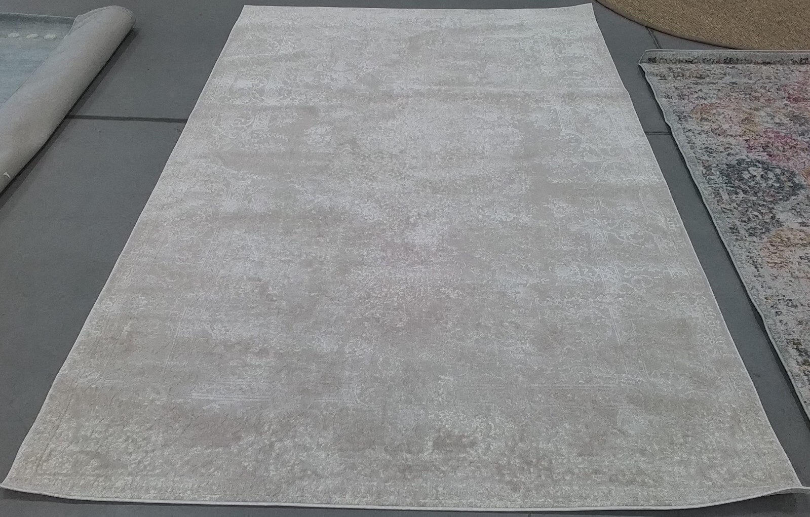 CREME / IVORY 6′-0″ x 9′-0″ Back Stain Rug, Reduced Price 1172773518 RFT664D-6