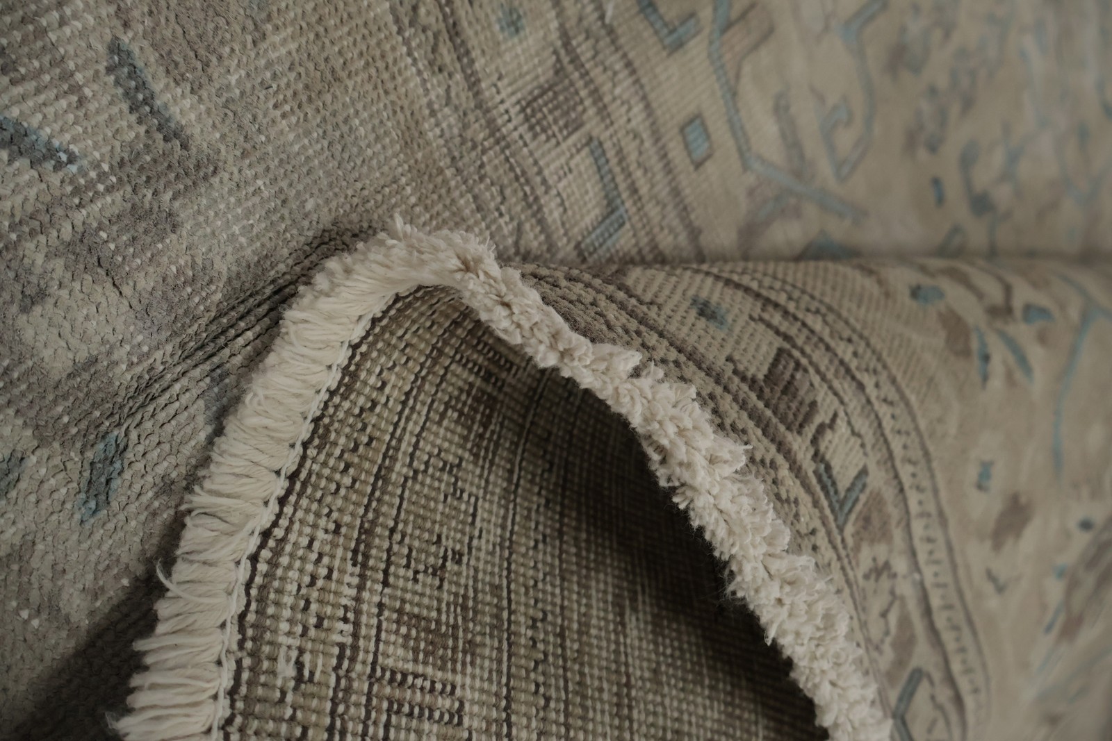 Vintage Distressed Beige Rug Adding Timeless Sophistication to Interiors 8×11