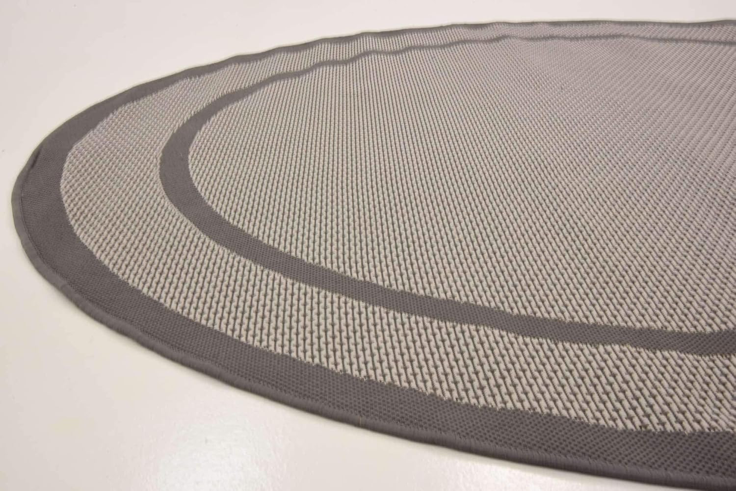Stylish Gray/Silver Outdoor Round Area Rug – 6′ 1″ Border Collection