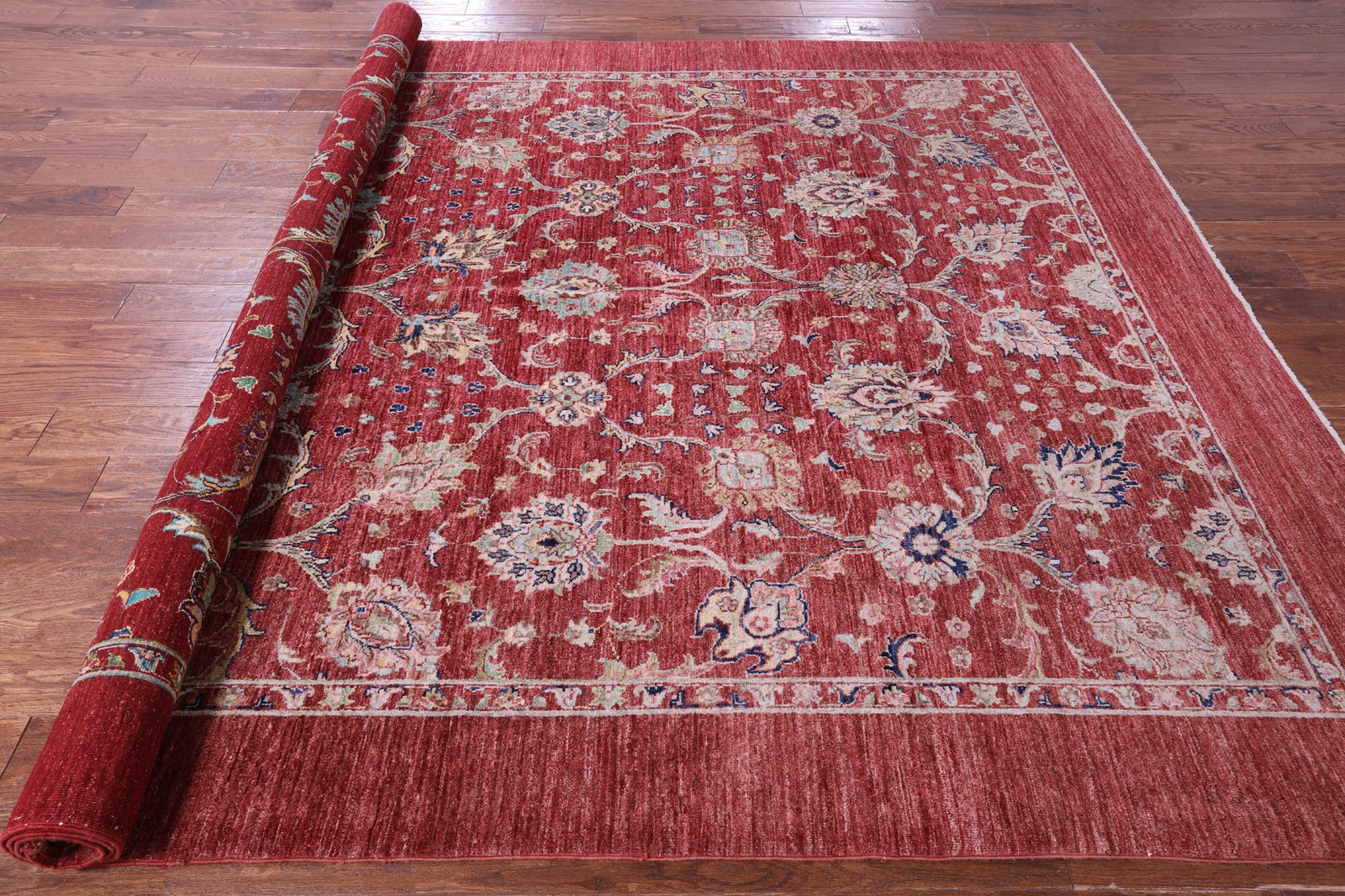 Red 8′ 1″ X 10′ 0″ Traditional Handmade Wool Rug – Q15626