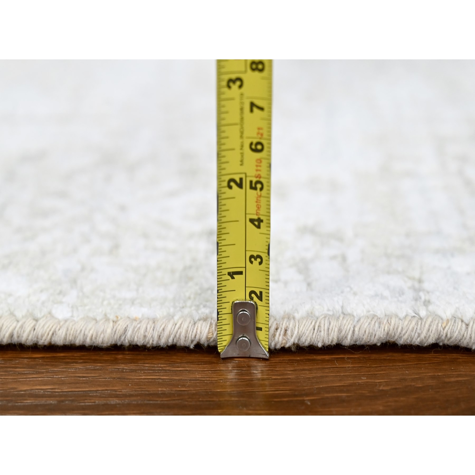 4’1″x5’10” Oyster Gray Modern Design Hand Loomed Wool and Bamboo Silk Rug R10284