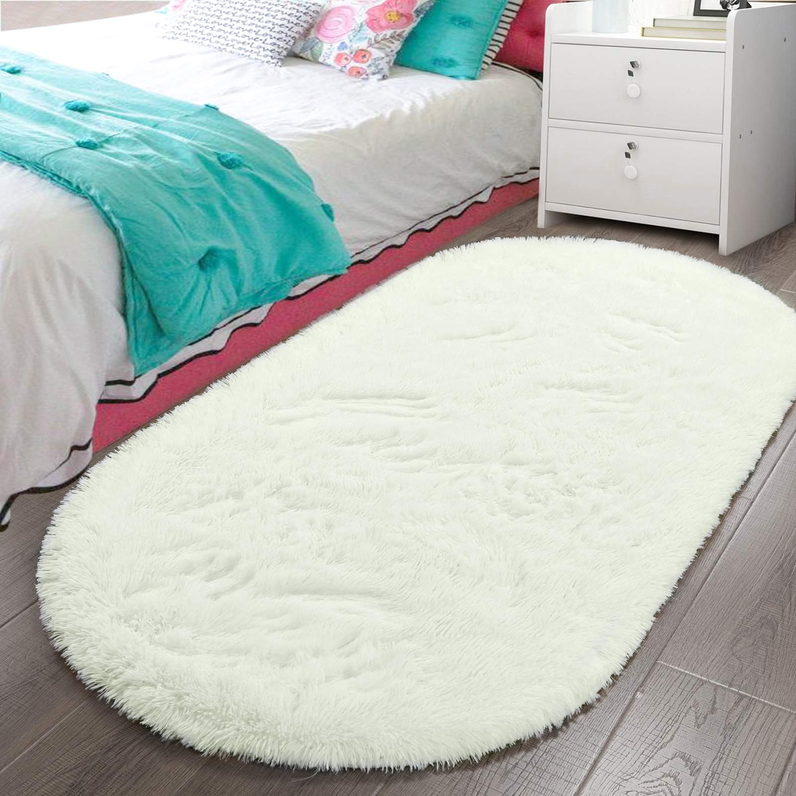 LOCHAS Bedroom Rug 2.6′ x 5.3′, Cream Fluffy Shaggy Area Rug Bedroom Bedside