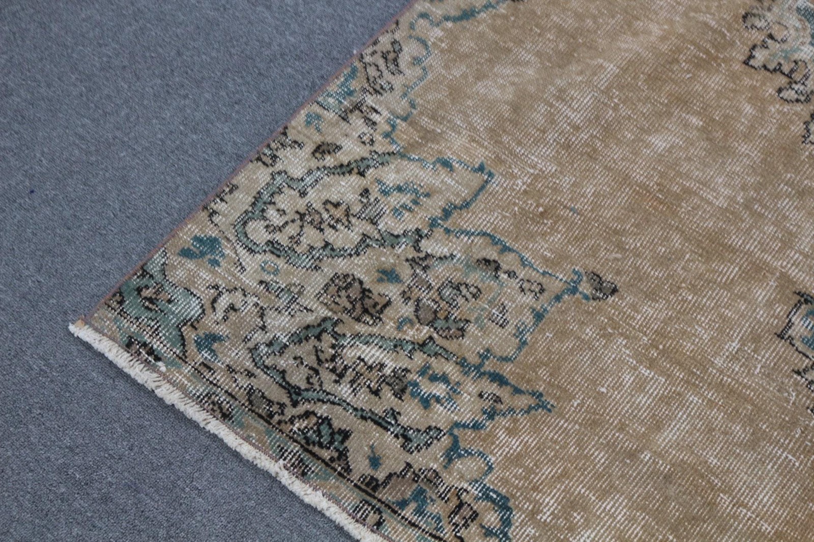 Vintage Area Rug 4,4×8,5 ft (135×260 cm), Turkish Brown Bordered Rug