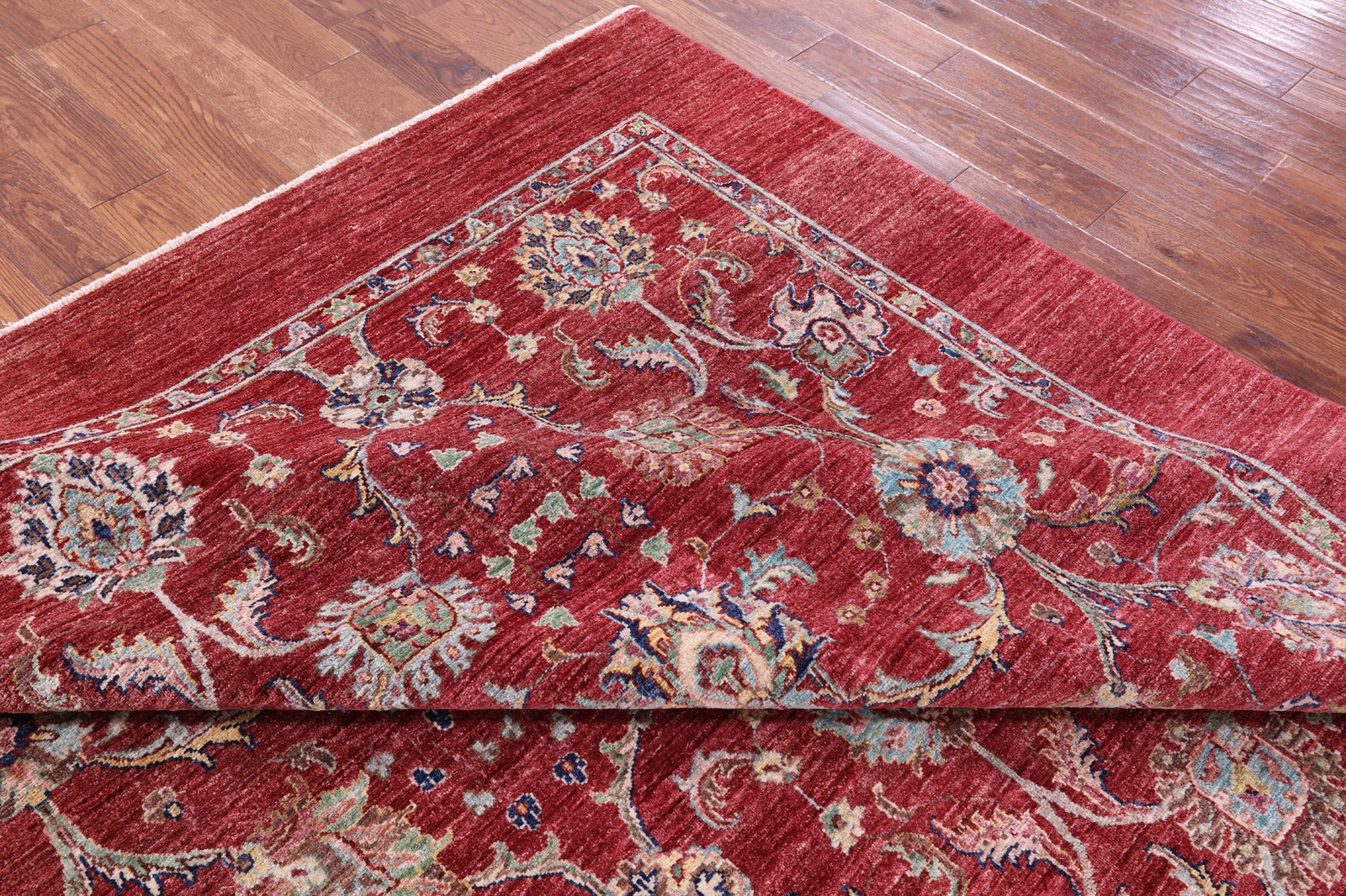 Red 8′ 1″ X 10′ 0″ Traditional Handmade Wool Rug – Q15626