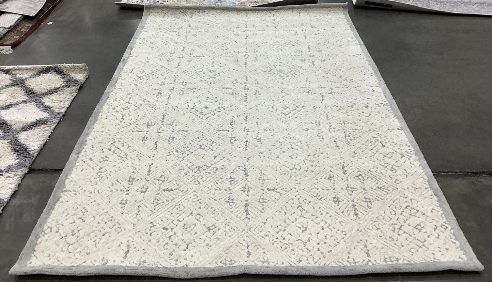 GREY / IVORY 5′-0″ x 8′-0″ Flaw in Rug, Reduced Price 1172678484 GLM660F-5