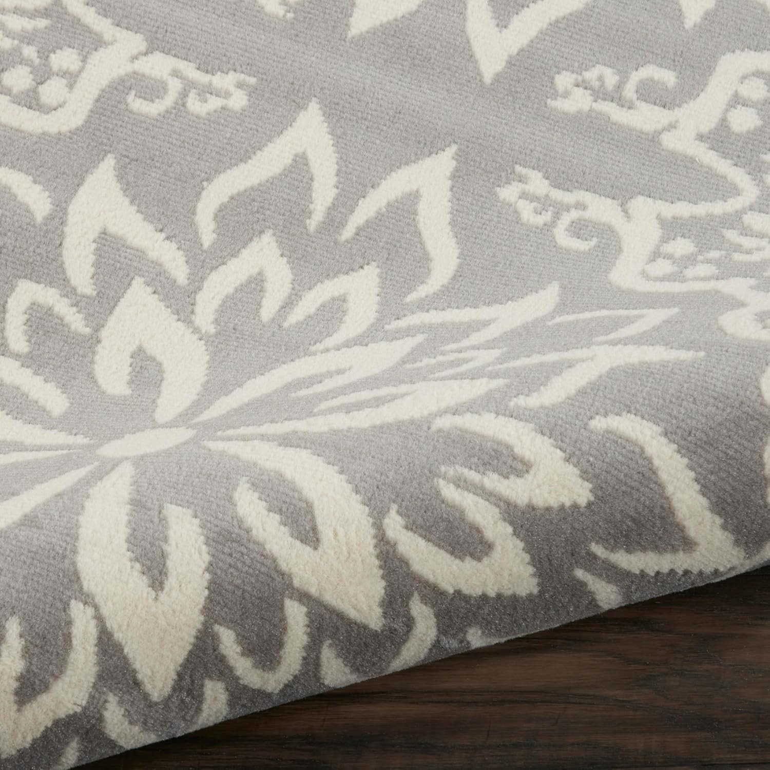 Jubilant Floral Ivory/Grey 7′ x 10′ Area Rug – Easy Clean, Non-Shedding
