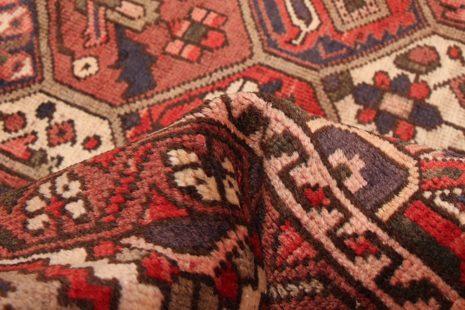 Vintage 6’8″ x 10’1″ Traditional Hand Knotted Vegetable Dye Wool Area Rug