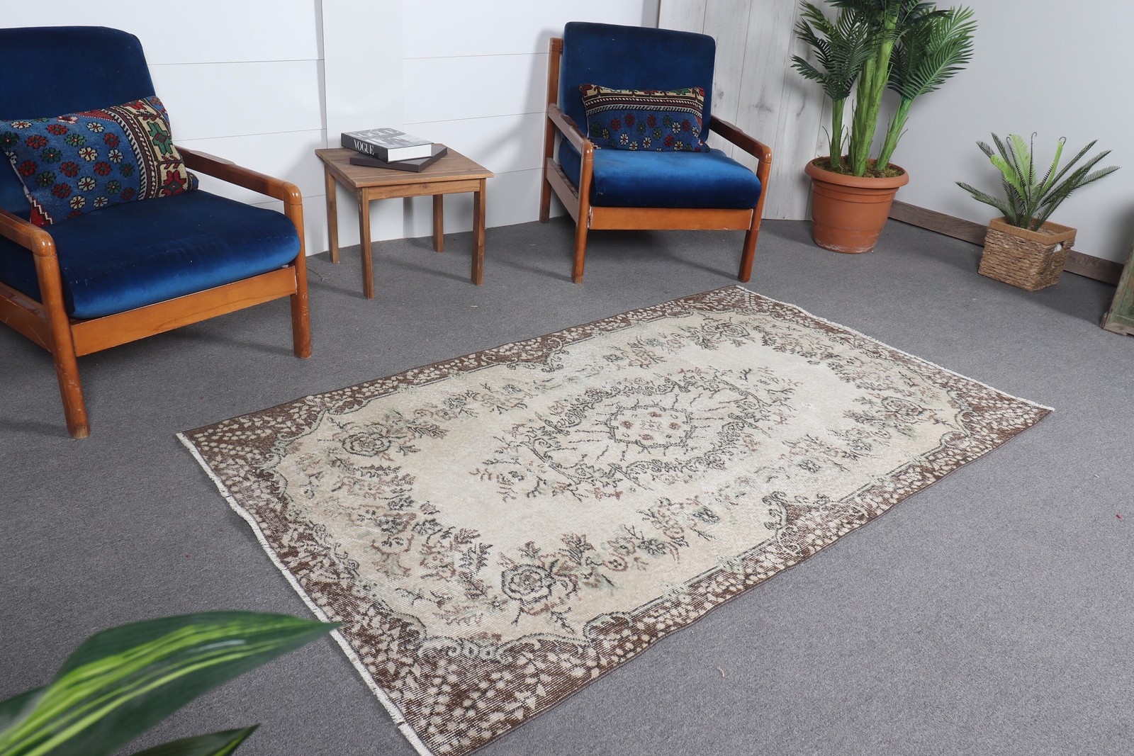 Vintage Area Rug 3,9×6,5 ft (119×198 cm), Rug Brown Plants & trees Turkish Rug