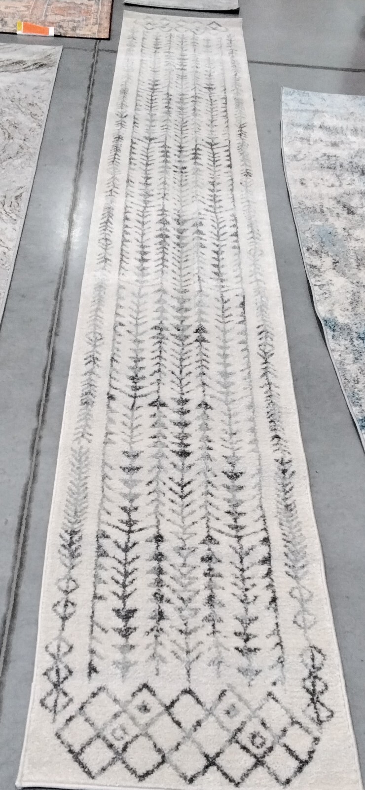 IVORY / GREY 2′-0″ x 13′-0″ Back Stain Rug, Reduced Price 1172759544 TUL262A-213