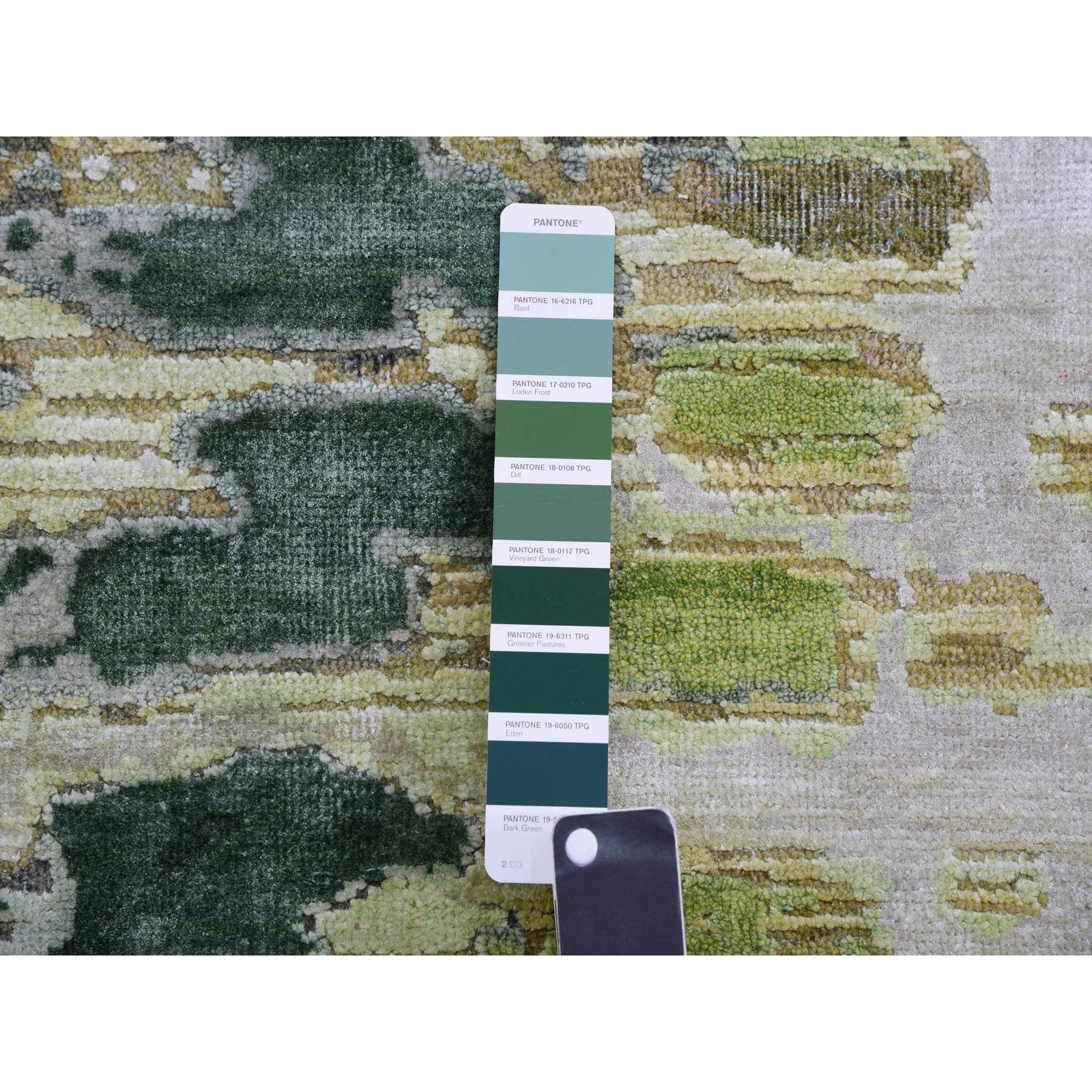 6’x6′ Lafayette Green Crocodile Safari Design Silk Hand Knotted Round Rug R75422