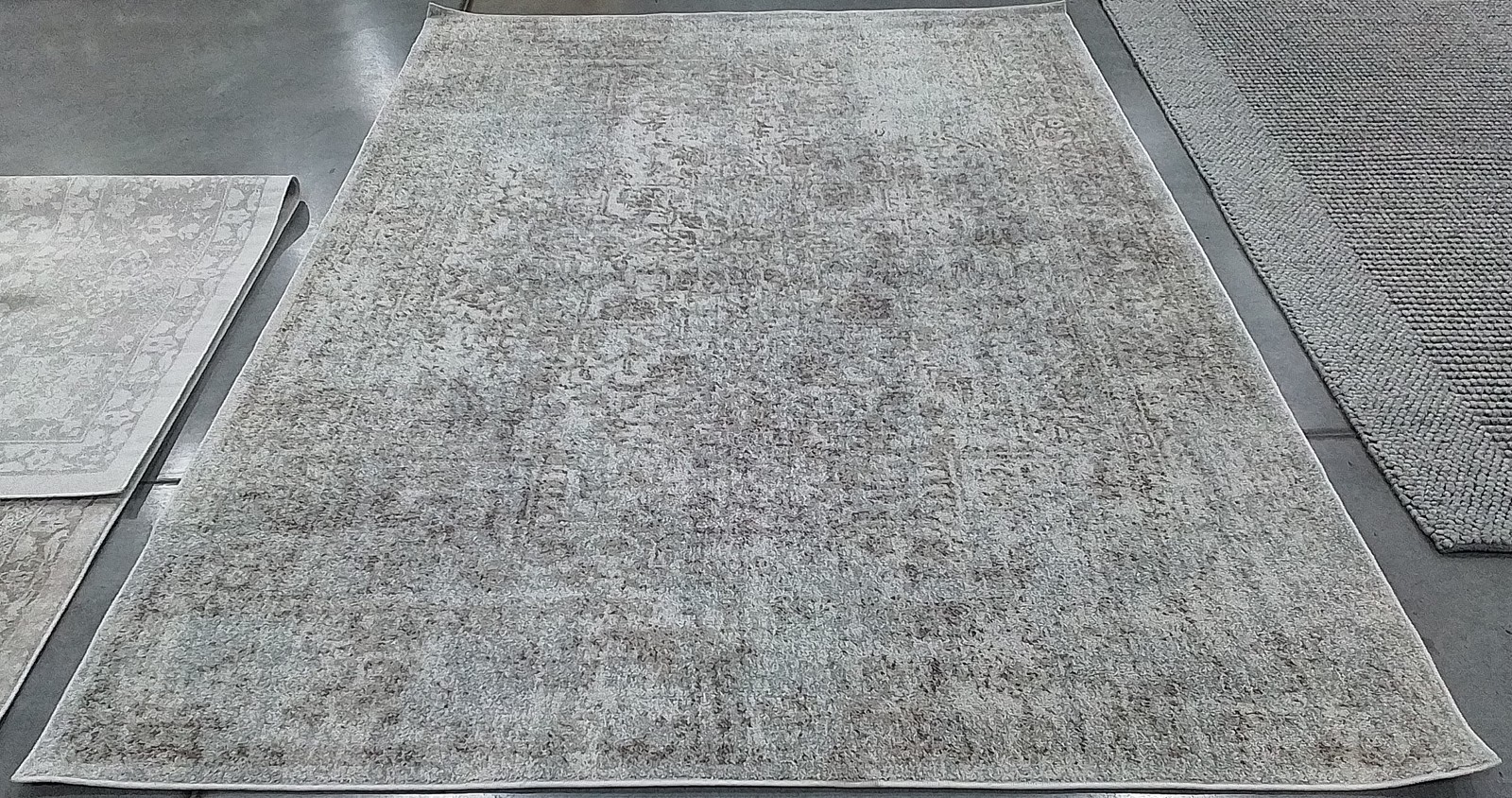 IVORY / TAUPE 6′-7″ x 9′-0″ Back Stain Rug, Reduced Price 1172800560 EVK256E-6