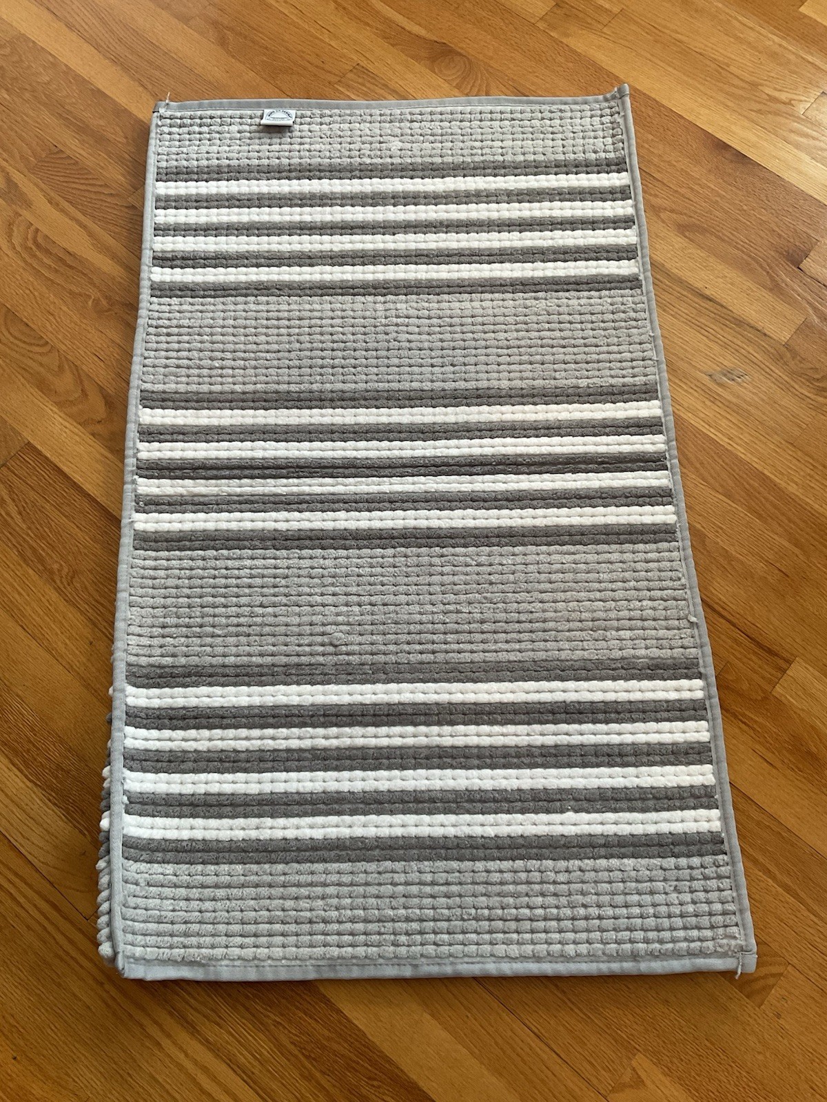 Mind on Design Gray/White Chenille Noodle Bath Rug w/Non-Skid Back ~ 45”x 27”