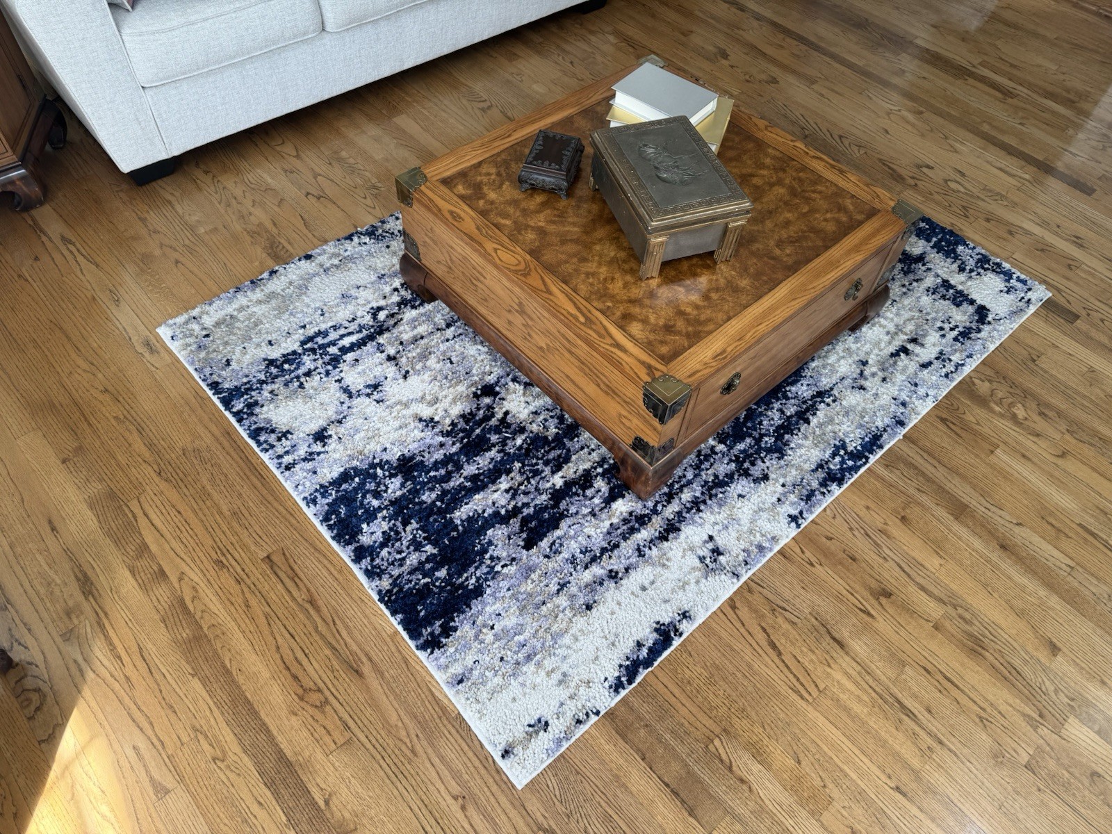 Blue and White Modern Abstract 5 ft x 7 ft Rug Decor