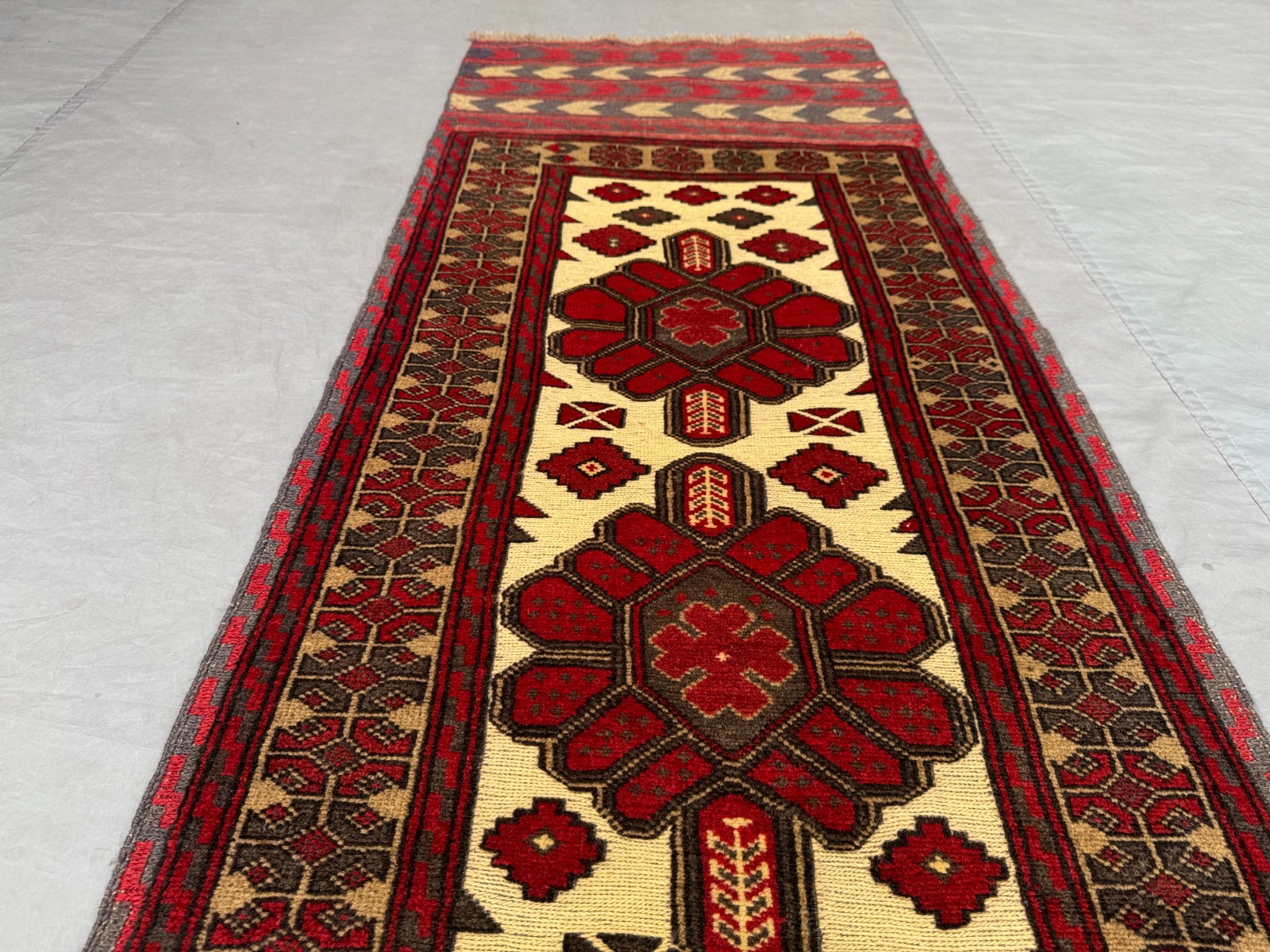 2’6 x 11’4 Ft Classic Baluchi Floral Medallion Runner Rug – Vintage Tribal Wool