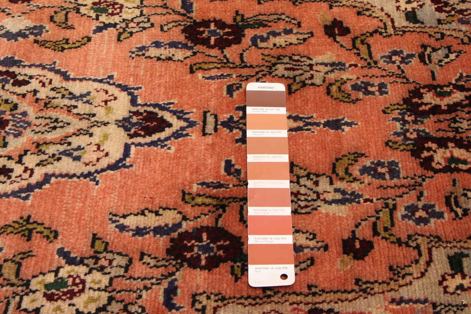 Vintage 2’4″ x 5’4″ Traditional Hand Knotted Vegetable Dye Wool Area Rug