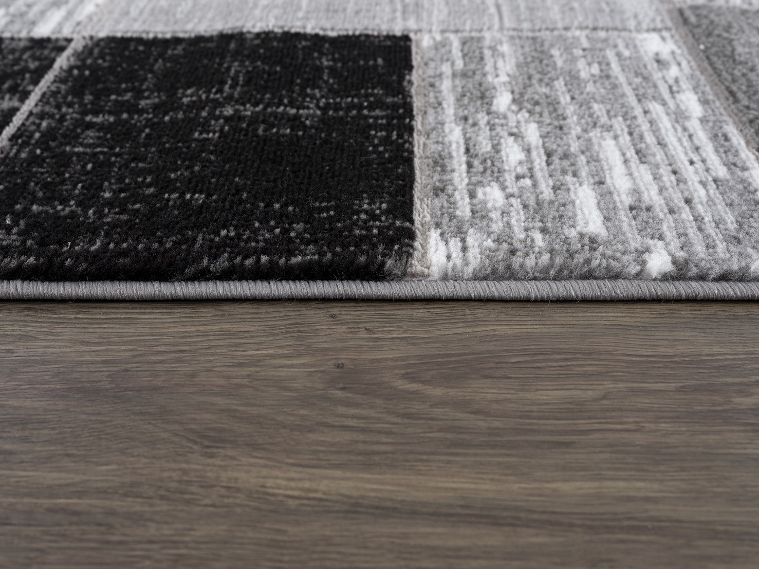 L’Baiet Verena Black Geometric 5 ft. x 7 ft. Fabric Area Rug