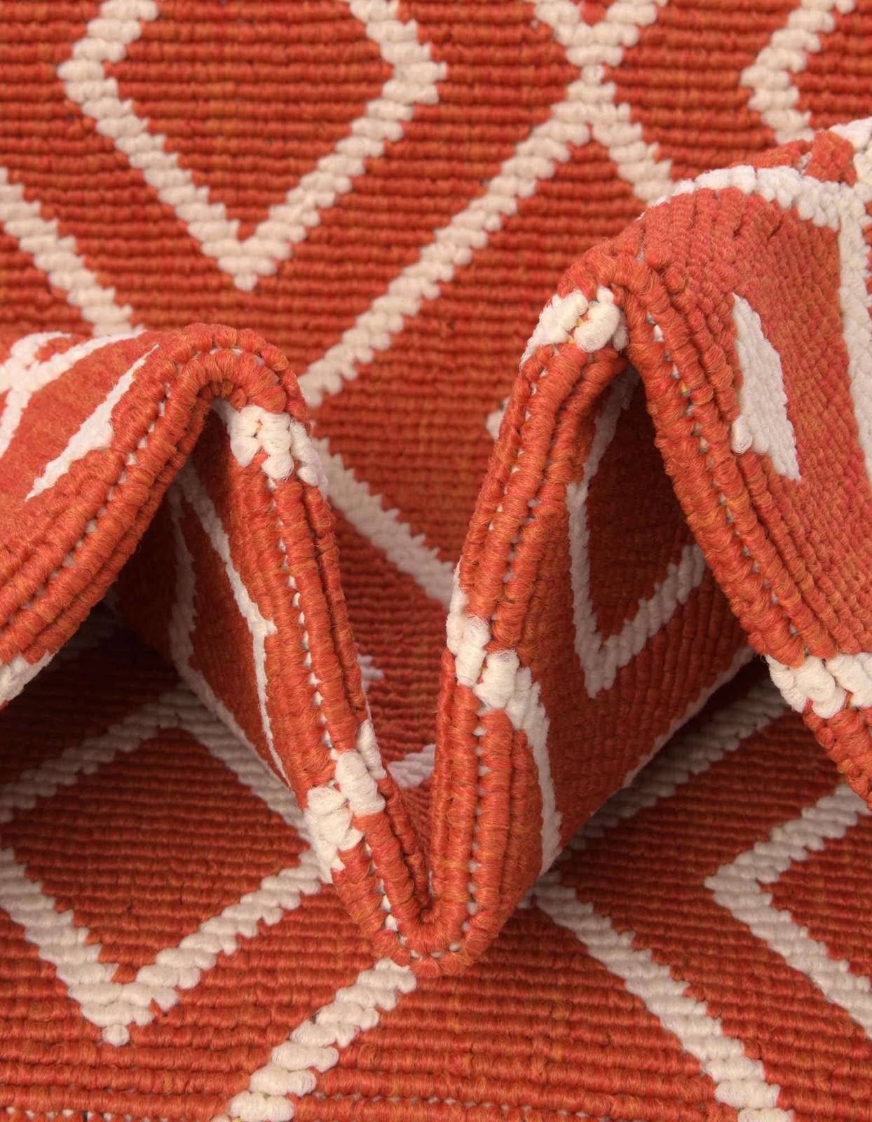Outdoor Trellis Collection Area Rug – Kafes (2′ x 6′ 1″ Runner, Rust Red/ Ivory)
