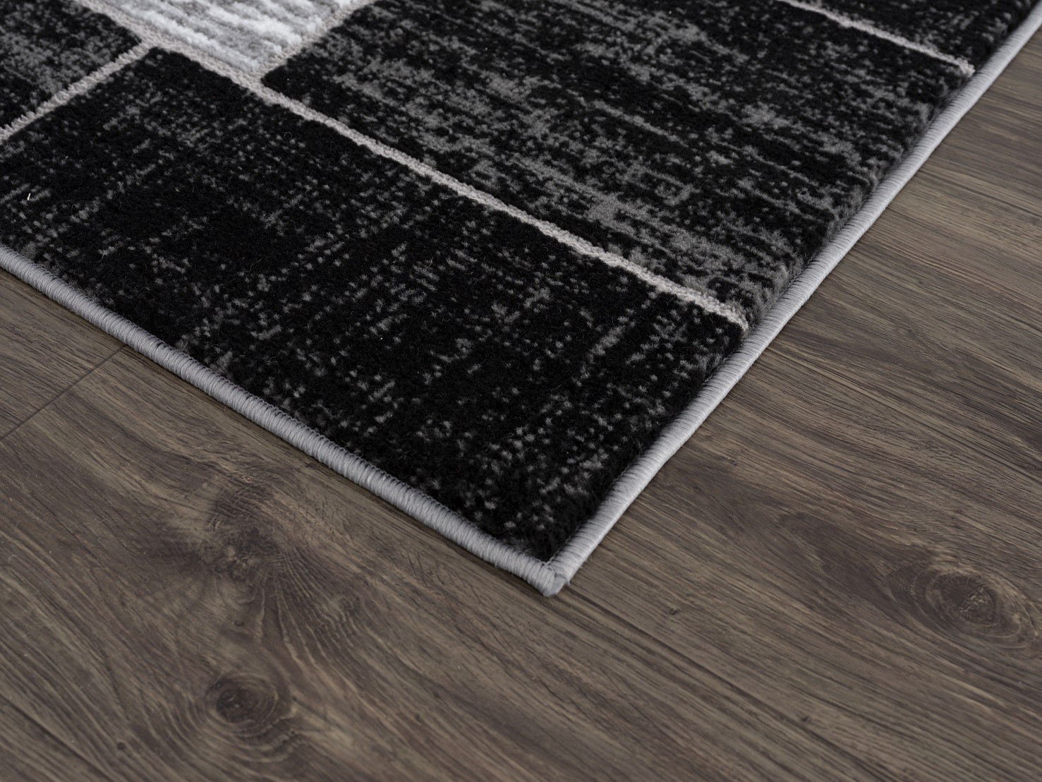 L’Baiet Verena Black Geometric 5 ft. x 7 ft. Fabric Area Rug