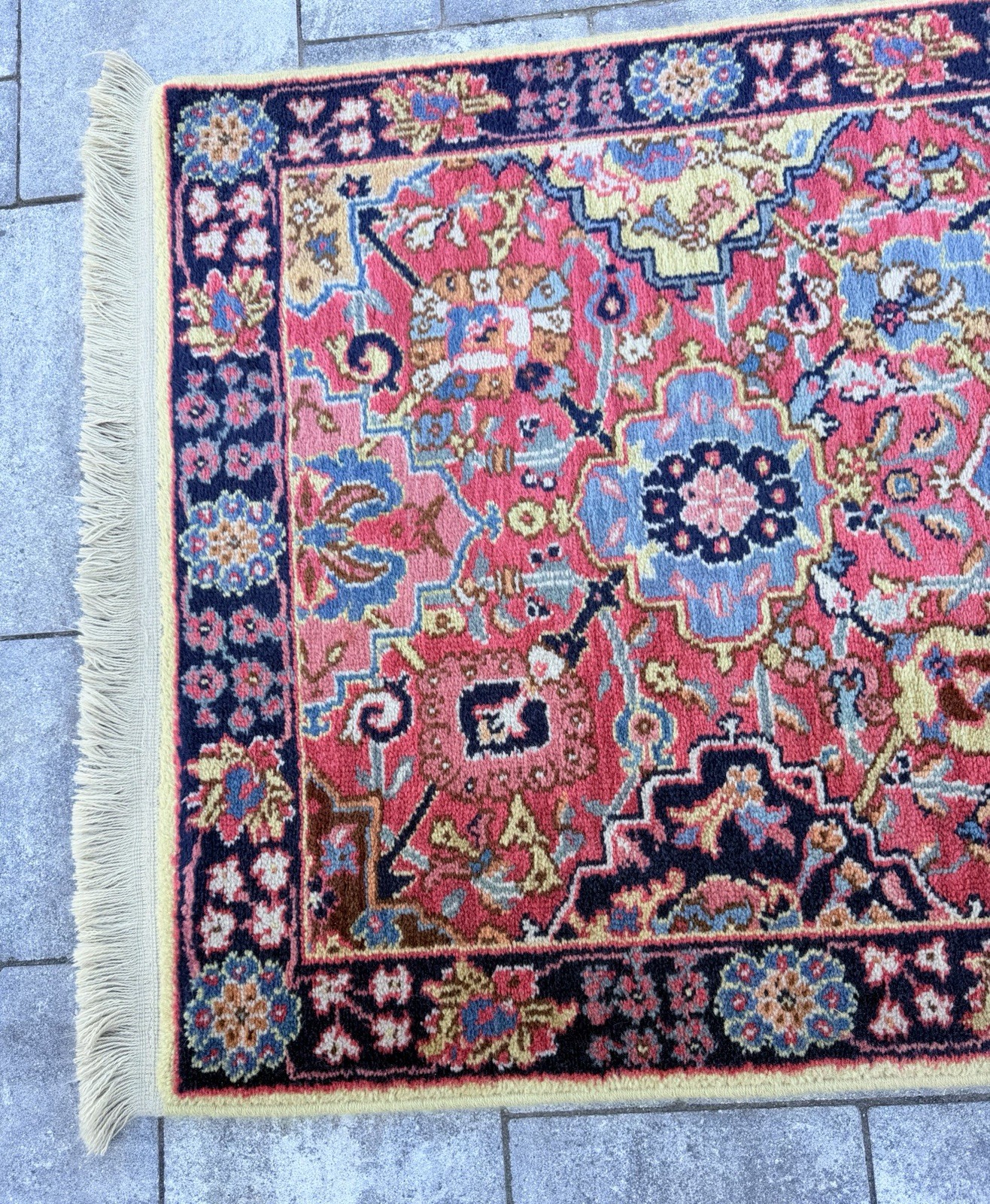 2.6×12 KARASTAN WILLIAMSBURG KIRMAN VASE 557 100% WOOL RUG – VERY GOOD CONDITION