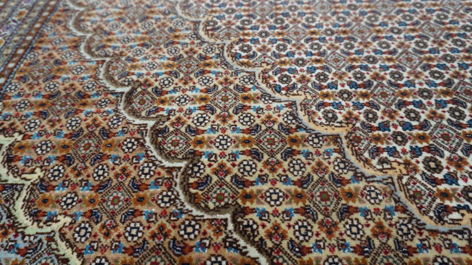 8′ x 8′ Square Elegant Tabrizz Mahi Silk & Wool Hand knotted Premium Quality Rug