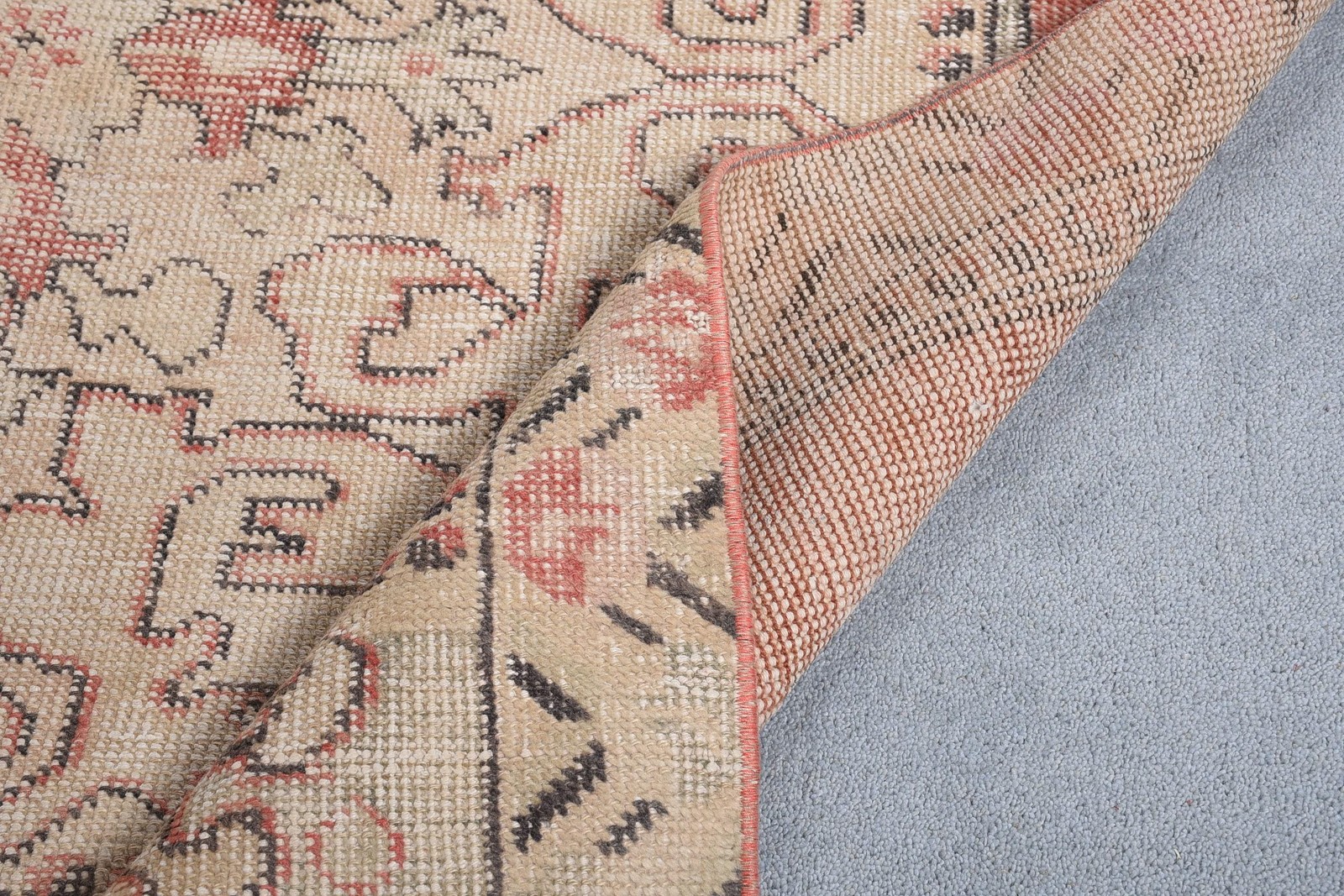 Vintage Rug 4,4×7,7 ft (134×235 cm), Red Plants & trees Turkish Rug