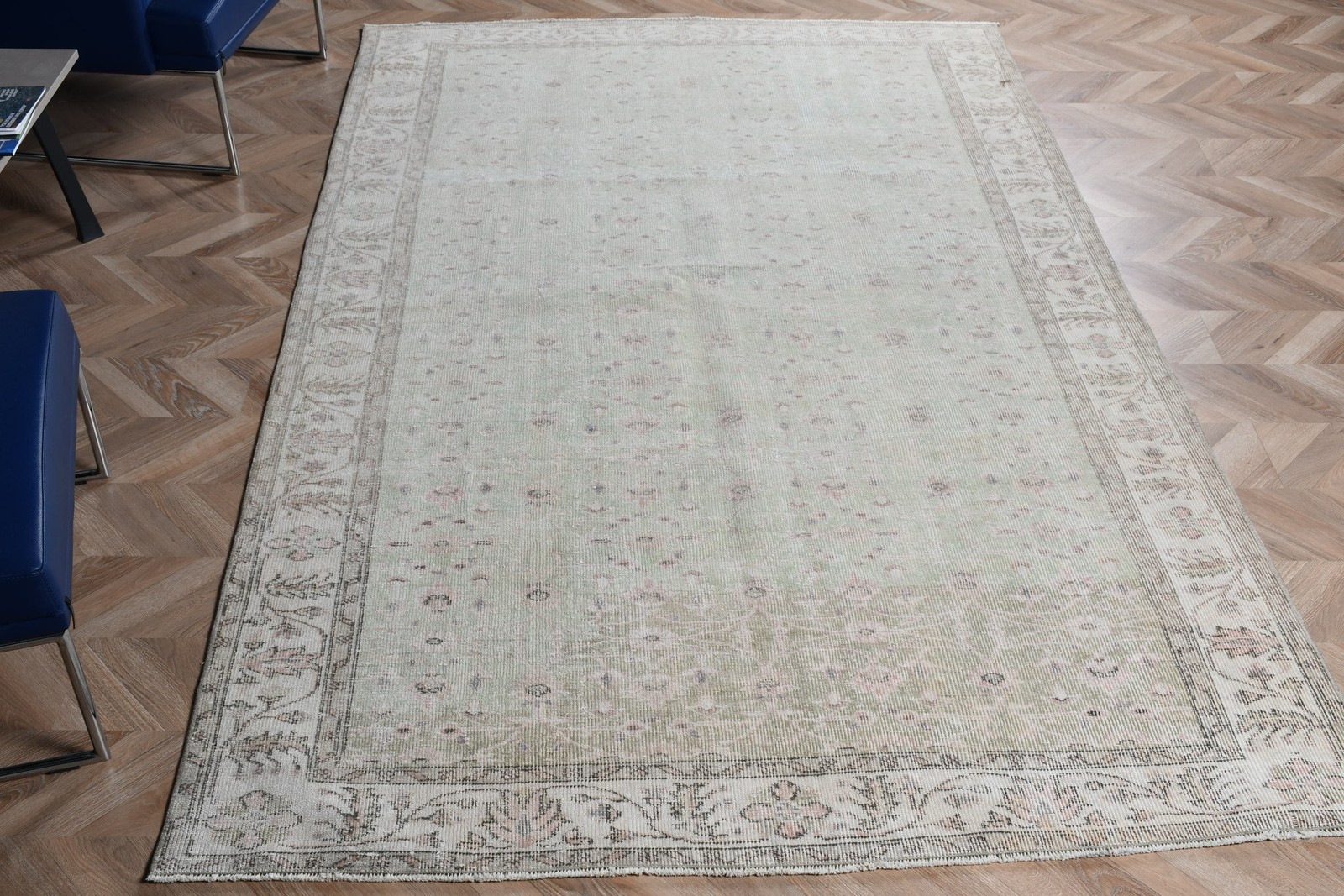 Vintage Turkish Large Rug 5,6×9,4 ft, Gray Wool Rug