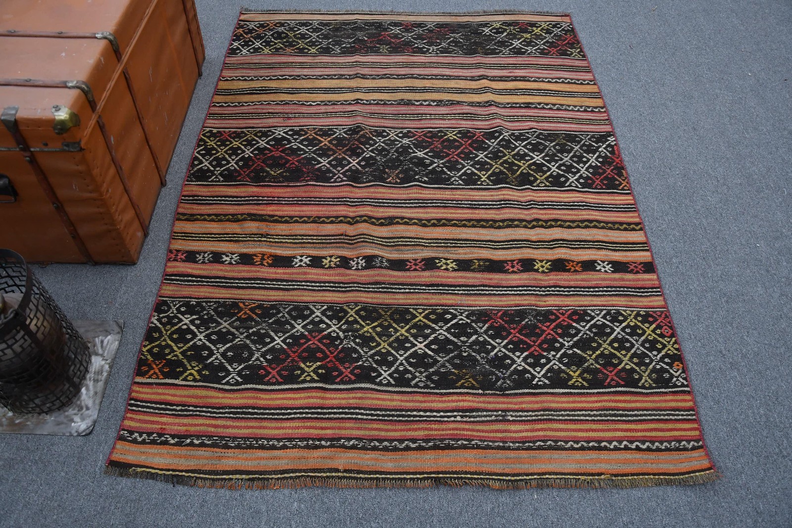Vintage 4,3×6,1 ft Rug, Area Turkish Rug, Black Red Floral Rug