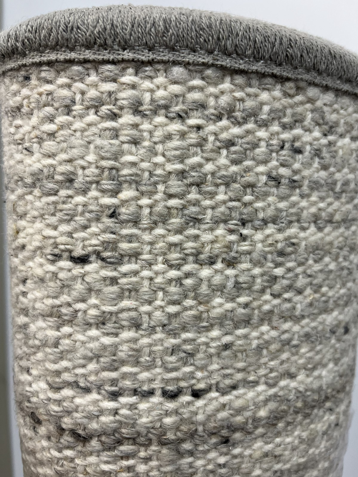 NEW 2’6″ x 6′ Handwoven Pebble Weave Area Rug Gray Heathered Textured Runner