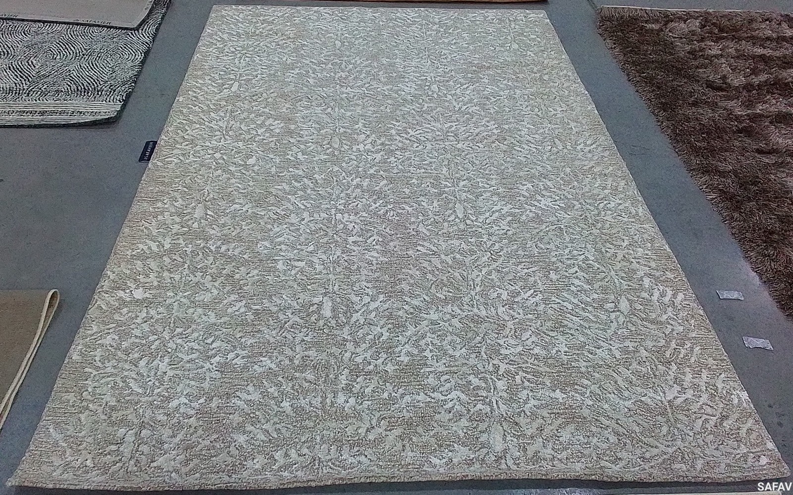 BEIGE / IVORY 6′-0″ x 9′-0″ Flaw in Rug, Reduced Price 1172808324 GLM117F-6