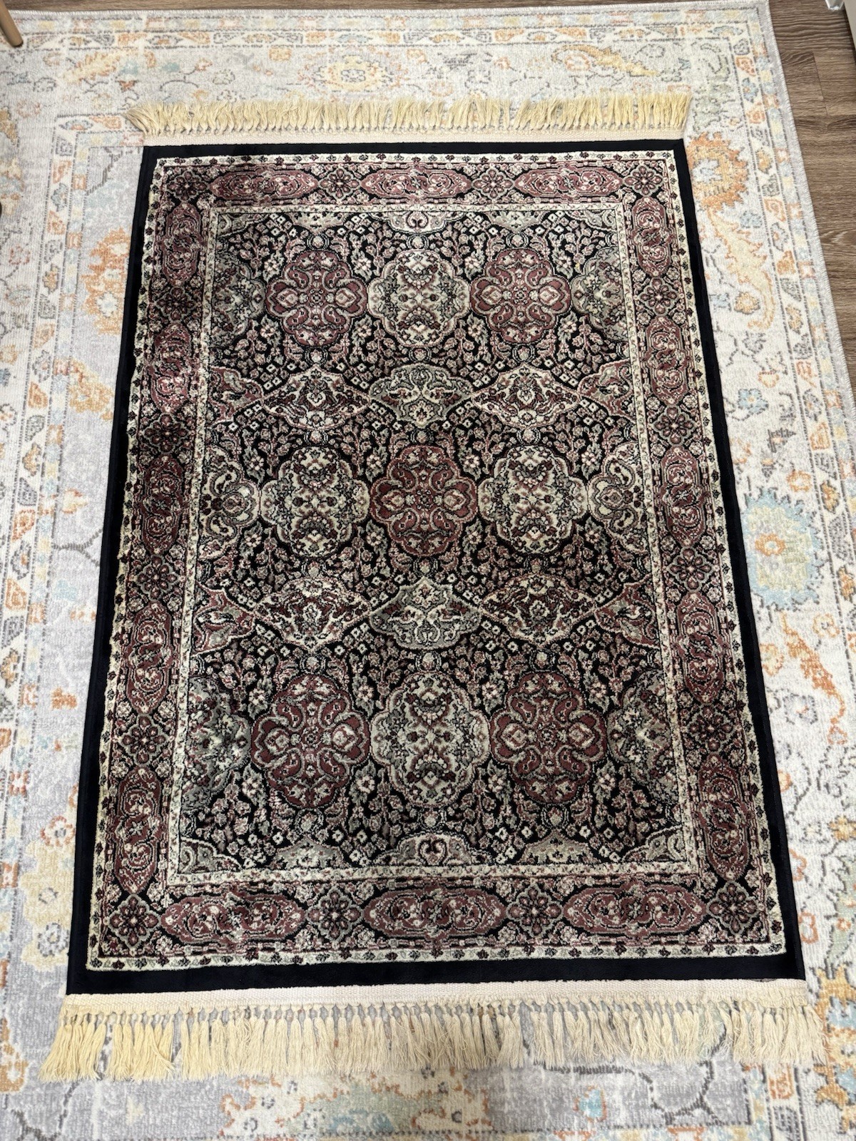 38 x 55in ✨ Beautiful Vintage-Style Area Rug – Great Condition! ✨