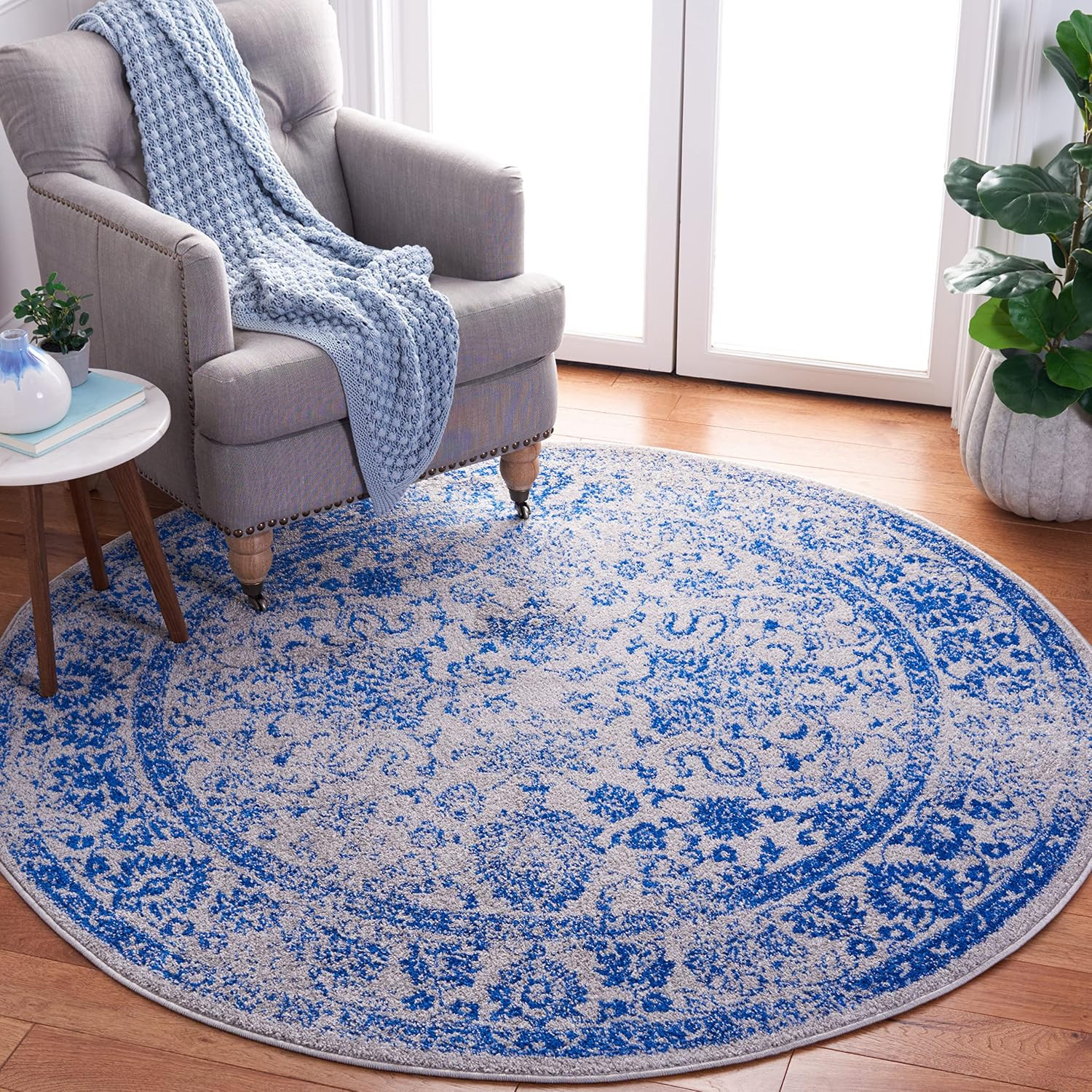 SAFAVIEH Adirondack Collection Area Rug – 4′ Round, Grey & Blue, Distressed Vint
