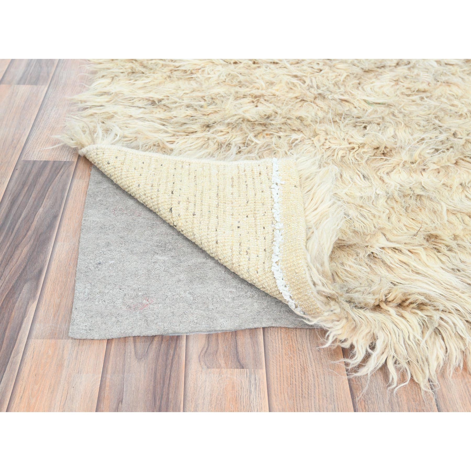 3’1″ x 5’3″ Beige Shaggy Moroccan Undyed Natural Wool Hand Knotted Rug R82570