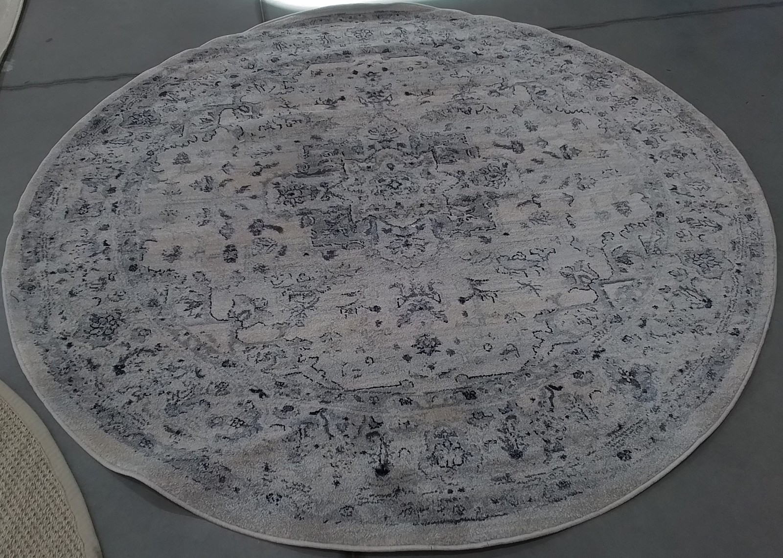 IVORY / LTBLUE 6′-7″ x 6′-7″ Back Stain Rug, Reduced Price 1172805892 CHL411M-7R