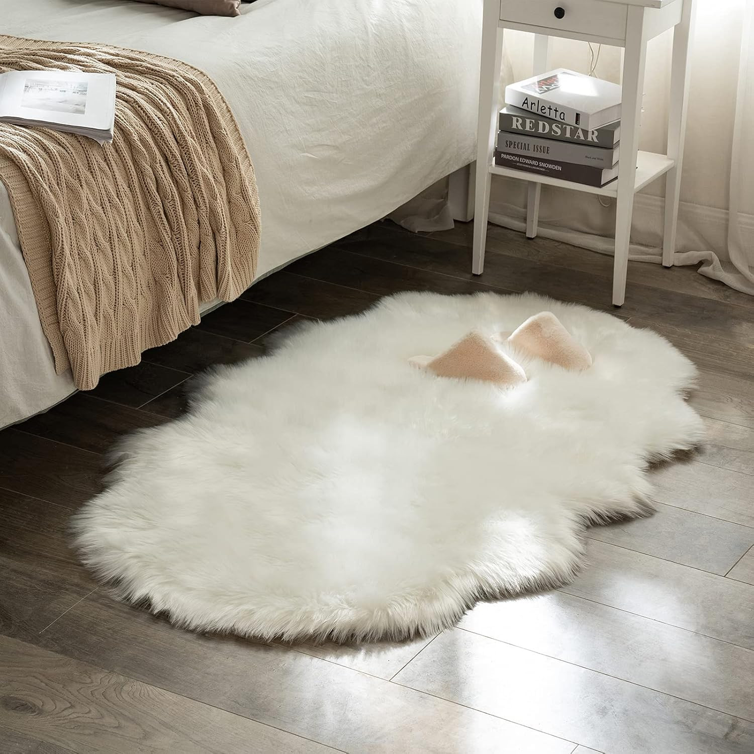 Luxury Soft Fluffy Area Rug 3X5 Feet, Faux Fur Sheepskin Rug Decorative