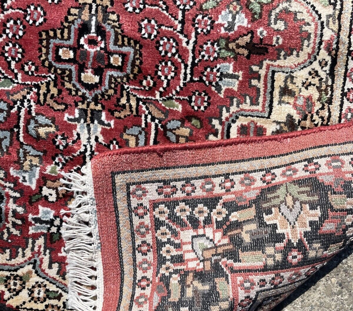 Hand-Woven Wool and Silk Medallion Area Rug 2.11′ x 5.03′