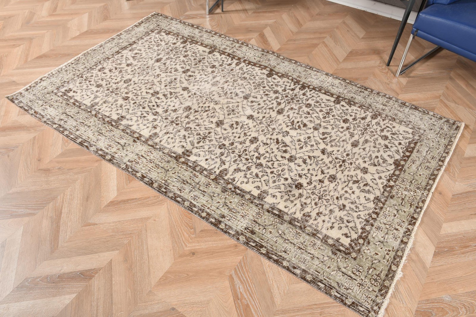 Turkish Vintage Rug 3,8×6,6 ft (117×200 cm), Brown Floral Rug