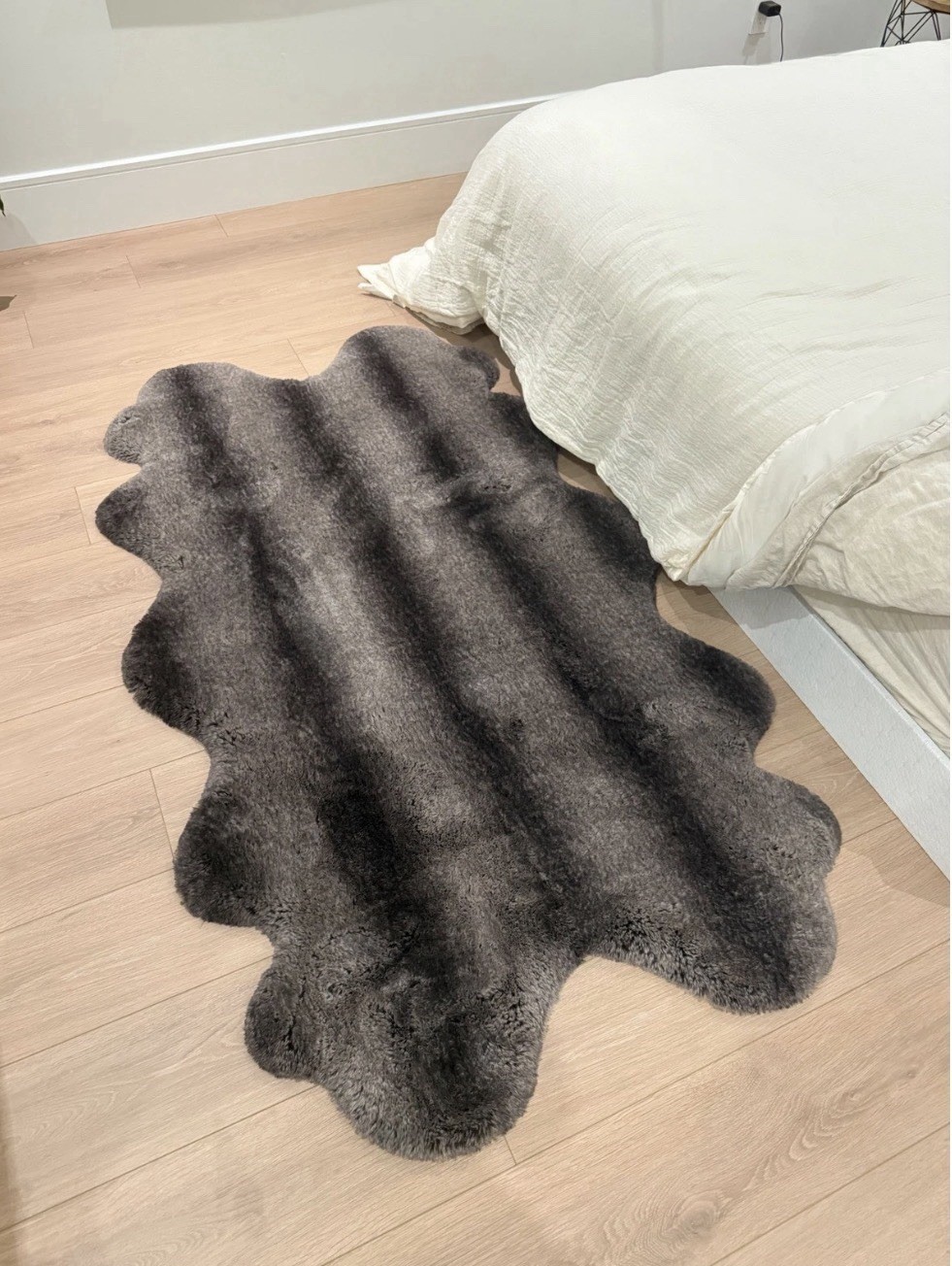 Mon Chateau Luxury Collection Faux Fur Rug Kodiak Brown 1420081 Plush Accent Rug