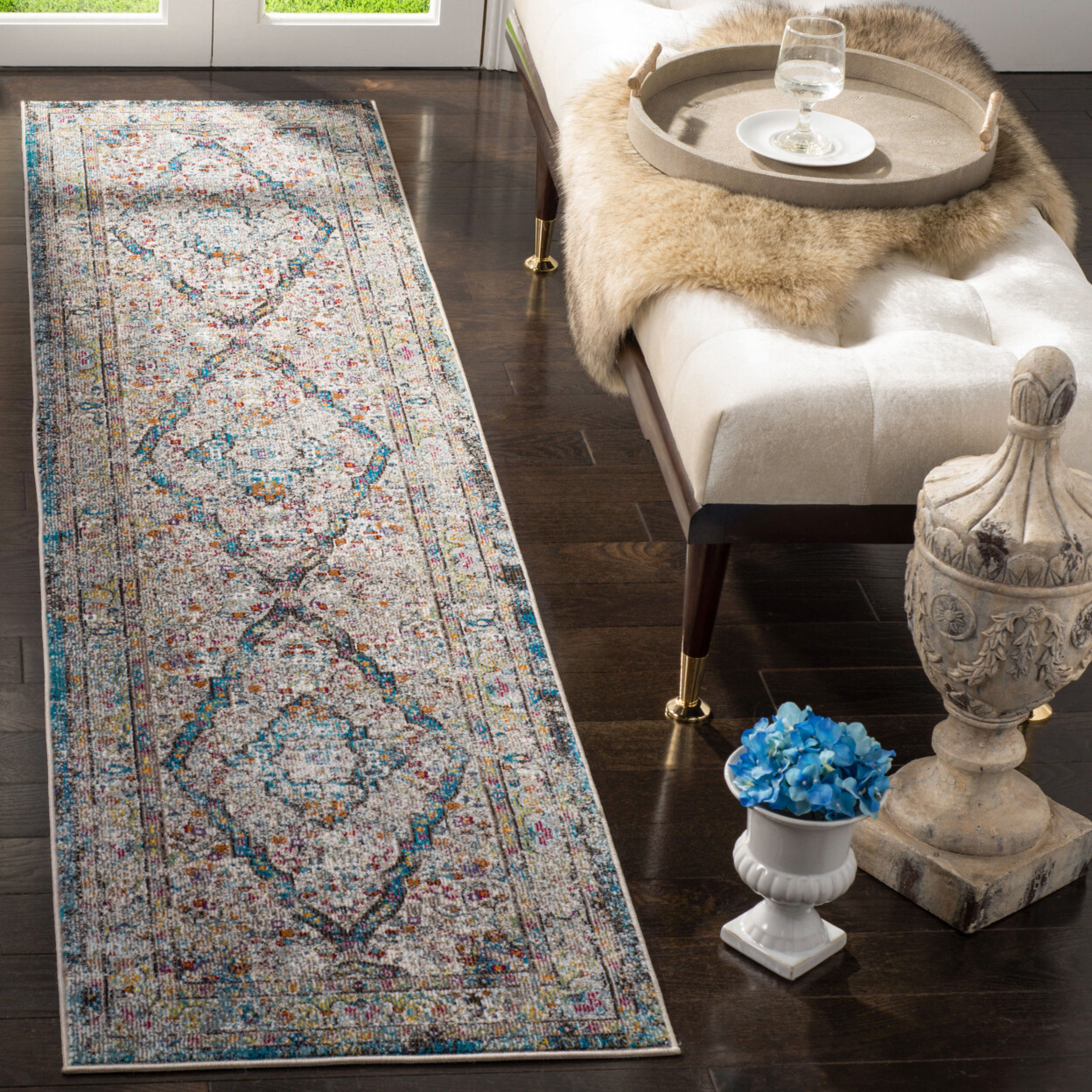 SAFAVIEH Aria Collection ARA106E Creme / Red Rug