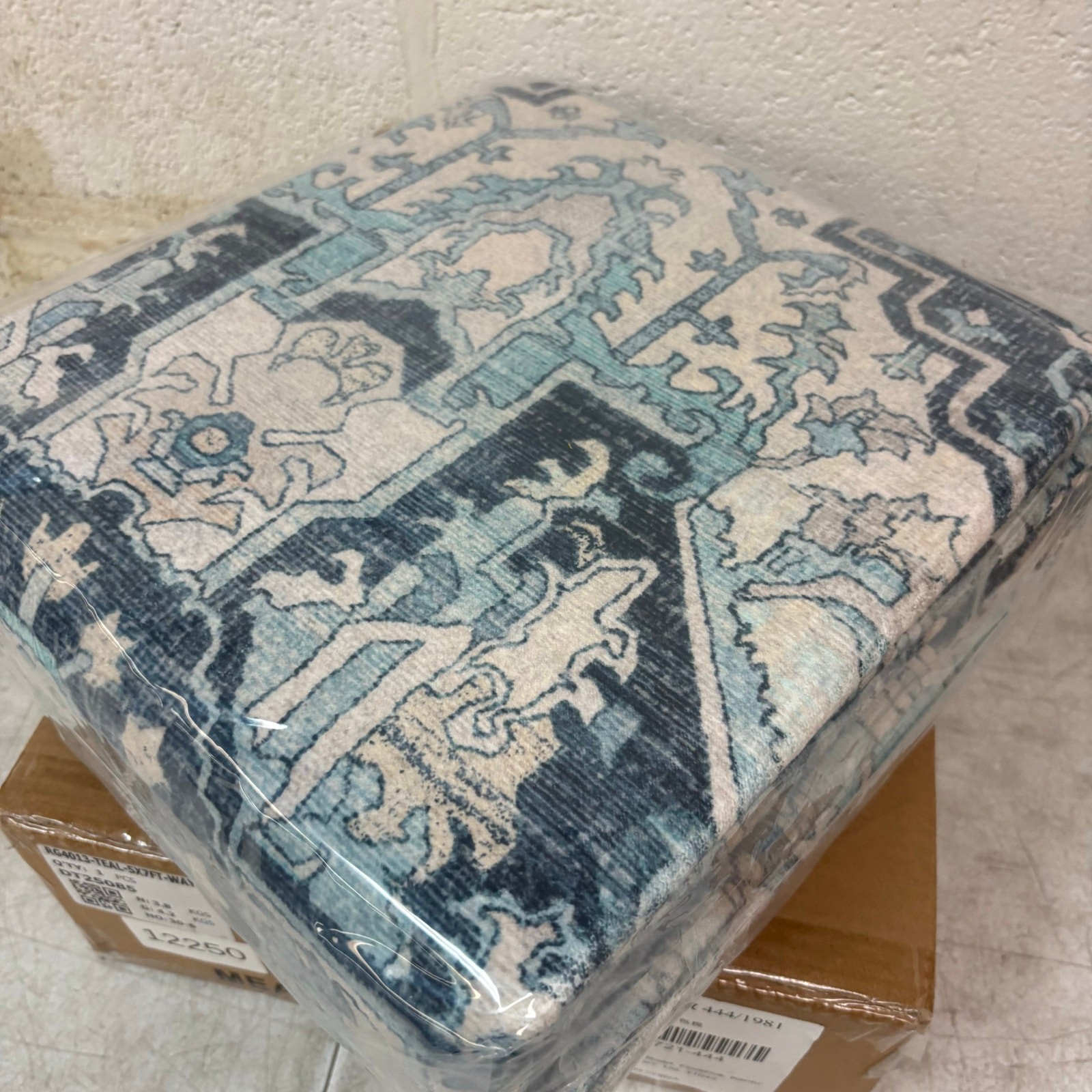 5×7′ Low Pile Area Rug, Machine Washable- Vintage Floral Teal / Blue & White